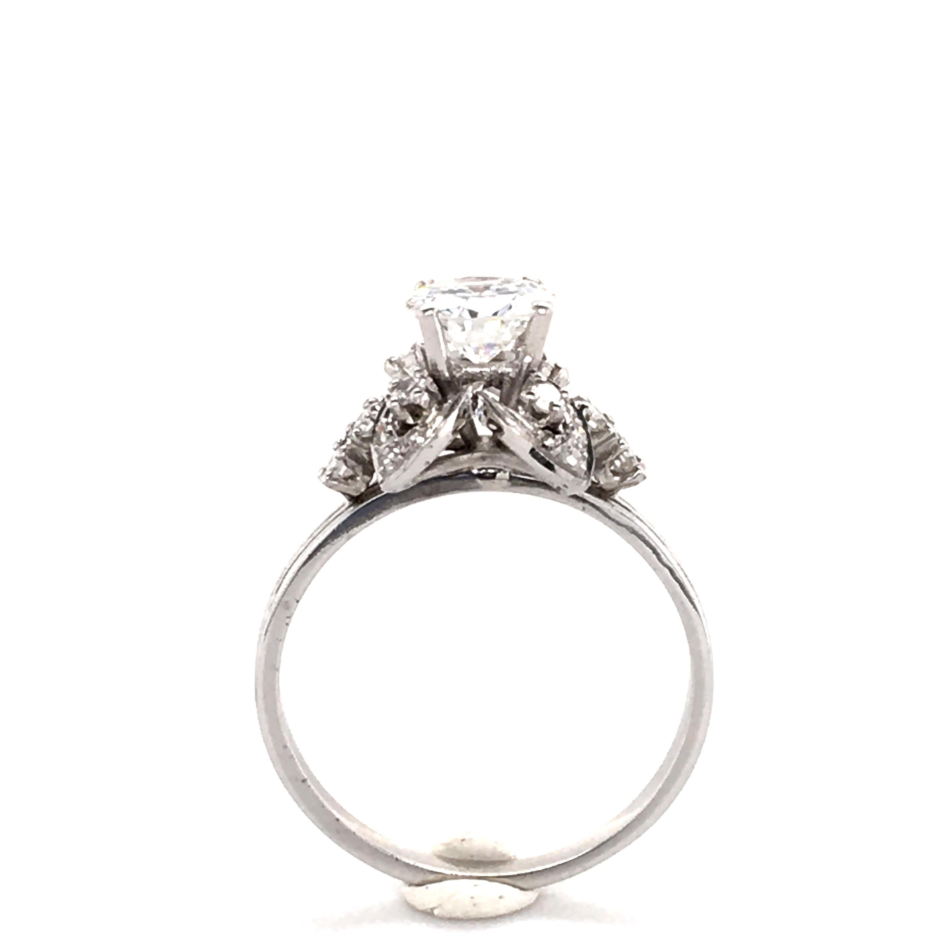 Women's or Men's Attractive Diamond Ring in 18 Karat White Gold For Sale