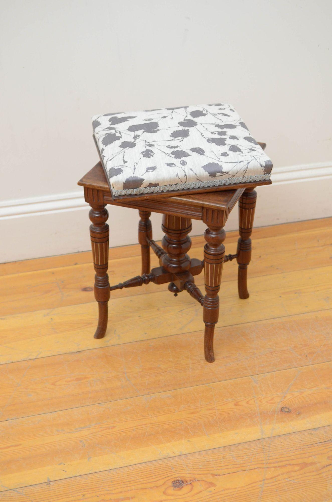 Attractive Edwardian Revolving Stool In Walnut For Sale 1