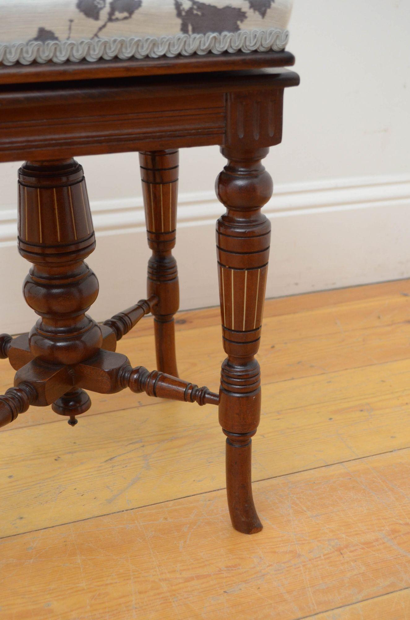 Attractive Edwardian Revolving Stool In Walnut For Sale 3