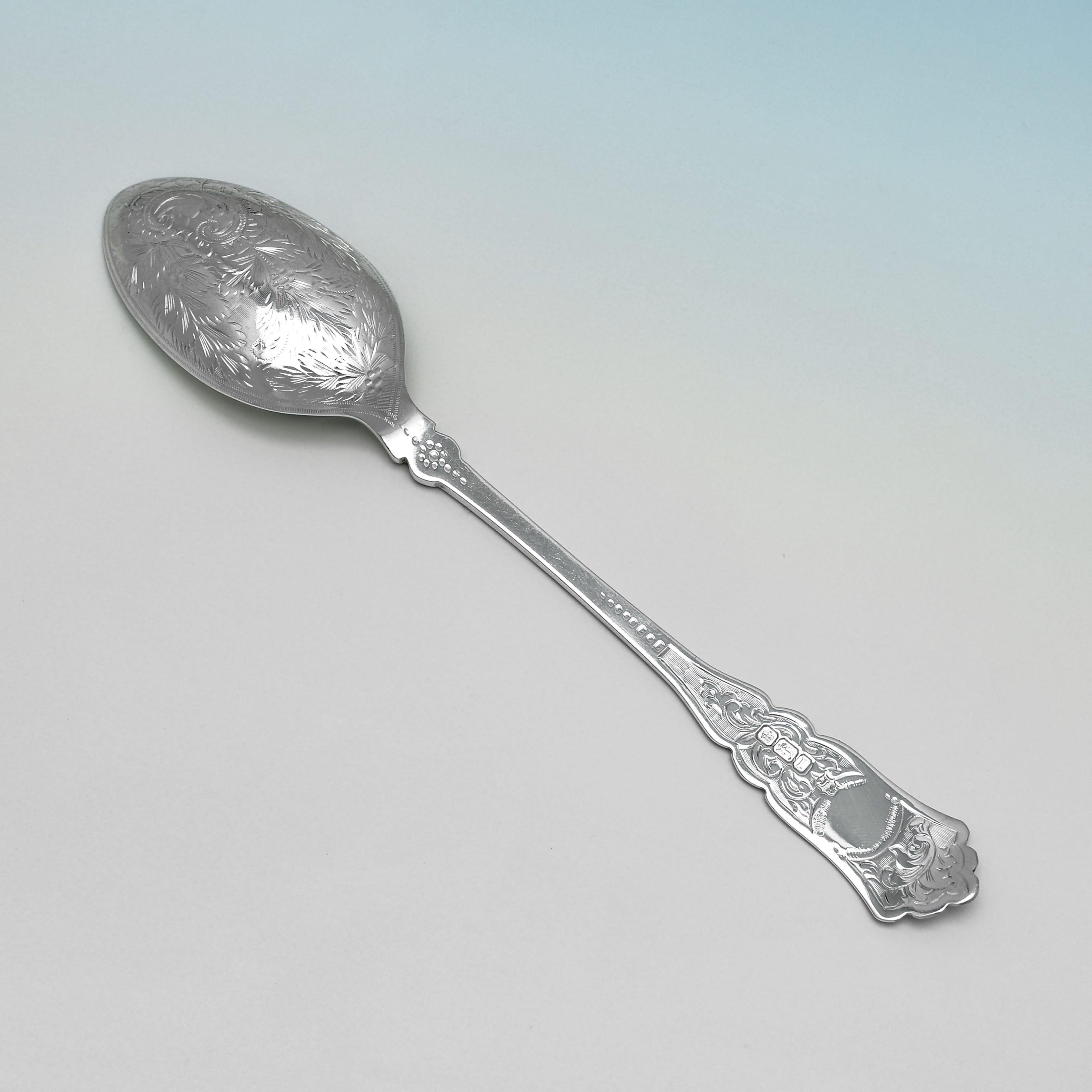 Anglais Set d'enfant en argent sterling et nacre de l'époque édouardienne, datant de 1903 en vente