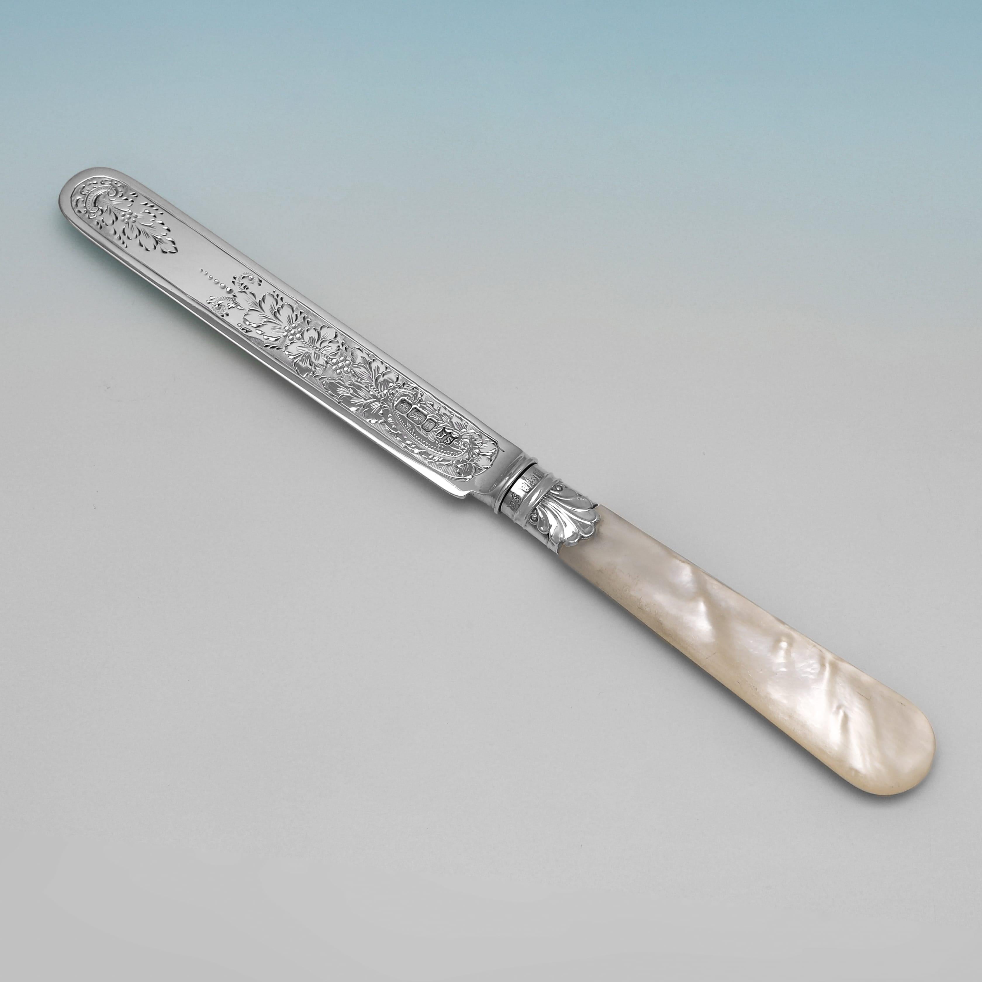 Set d'enfant en argent sterling et nacre de l'époque édouardienne, datant de 1903 en vente 2