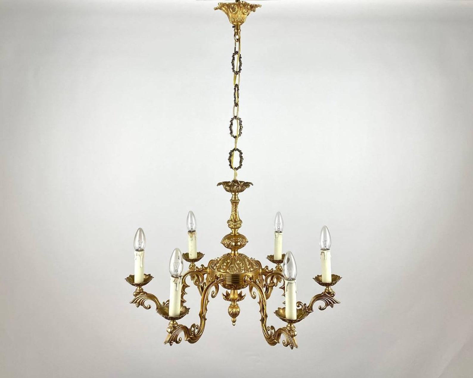 Attractive Gilt Brass Chandelier  6-Arm French Ceiling Lamp, 1960s In Good Condition For Sale In Bastogne, BE