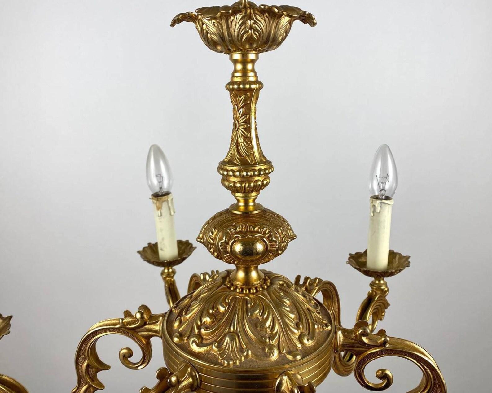 Attraente lampadario in ottone dorato  Lampada da soffitto francese a 6 bracci, anni '60 In condizioni buone in vendita a Bastogne, BE