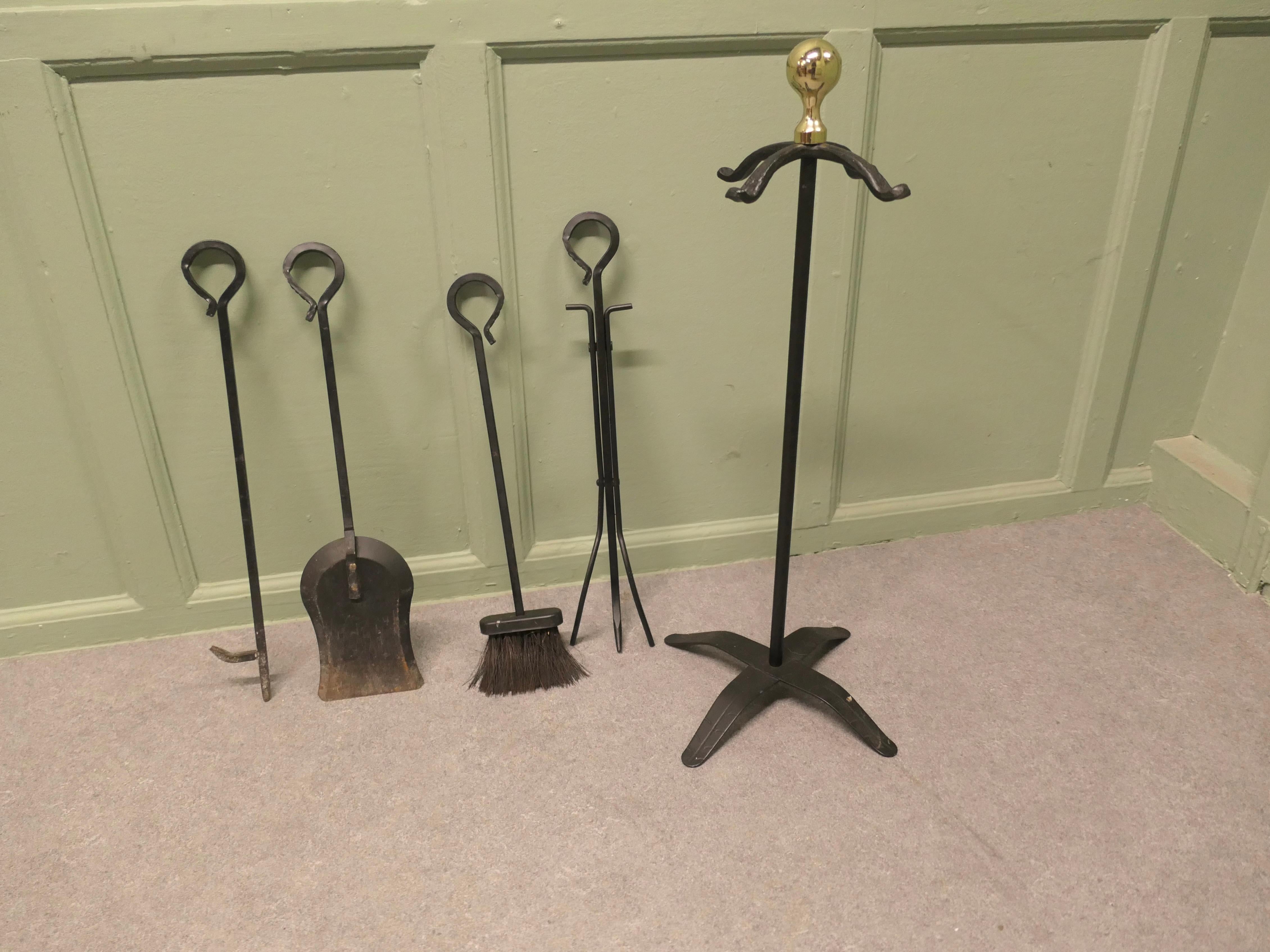 Attraktives Eisen-Kaminbesteck, Kaminbesteck (Moderne der Mitte des Jahrhunderts) im Angebot