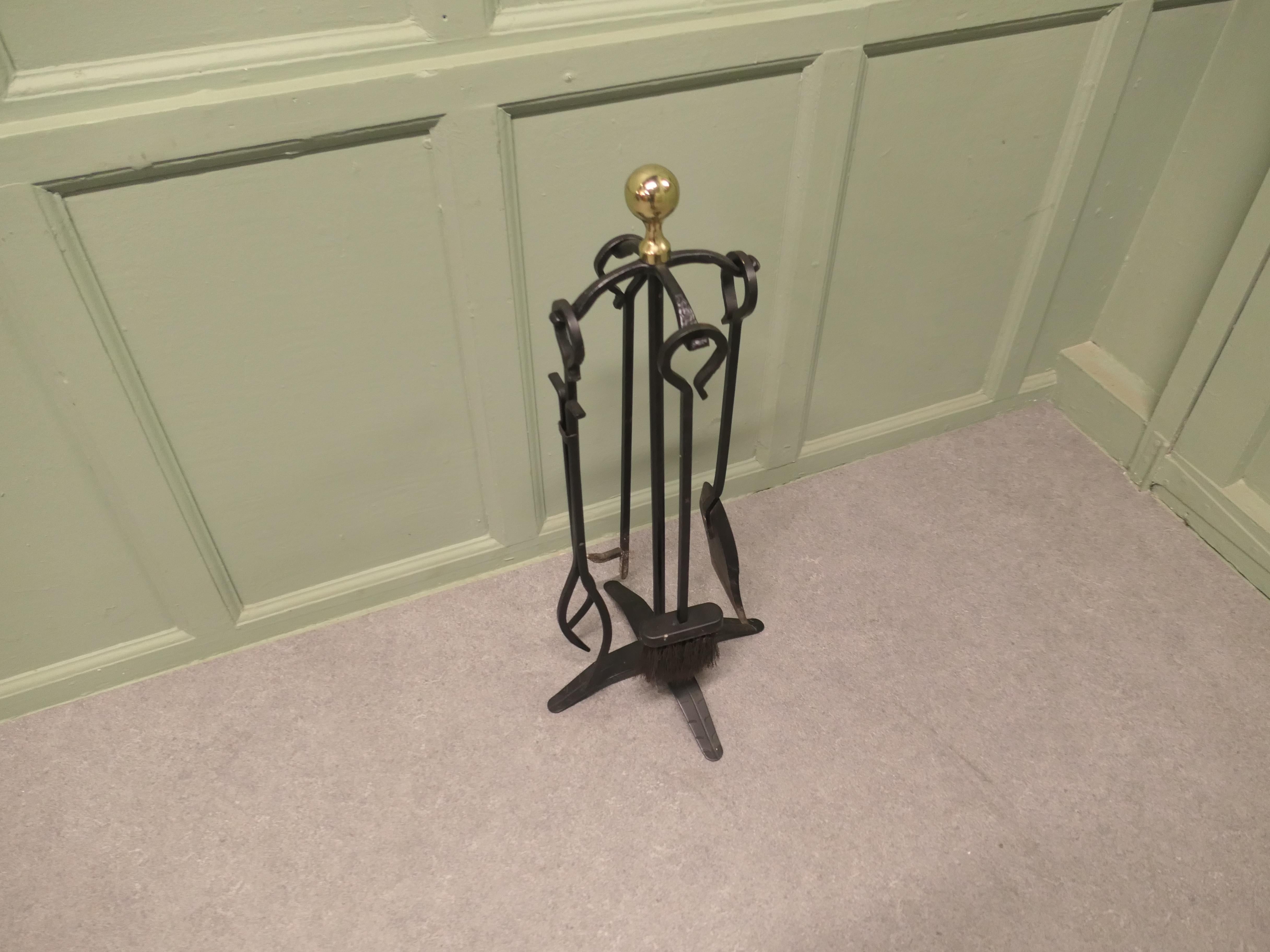 Attraktives Eisen-Kaminbesteck, Kaminbesteck im Zustand „Gut“ im Angebot in Godshill, Isle of Wight