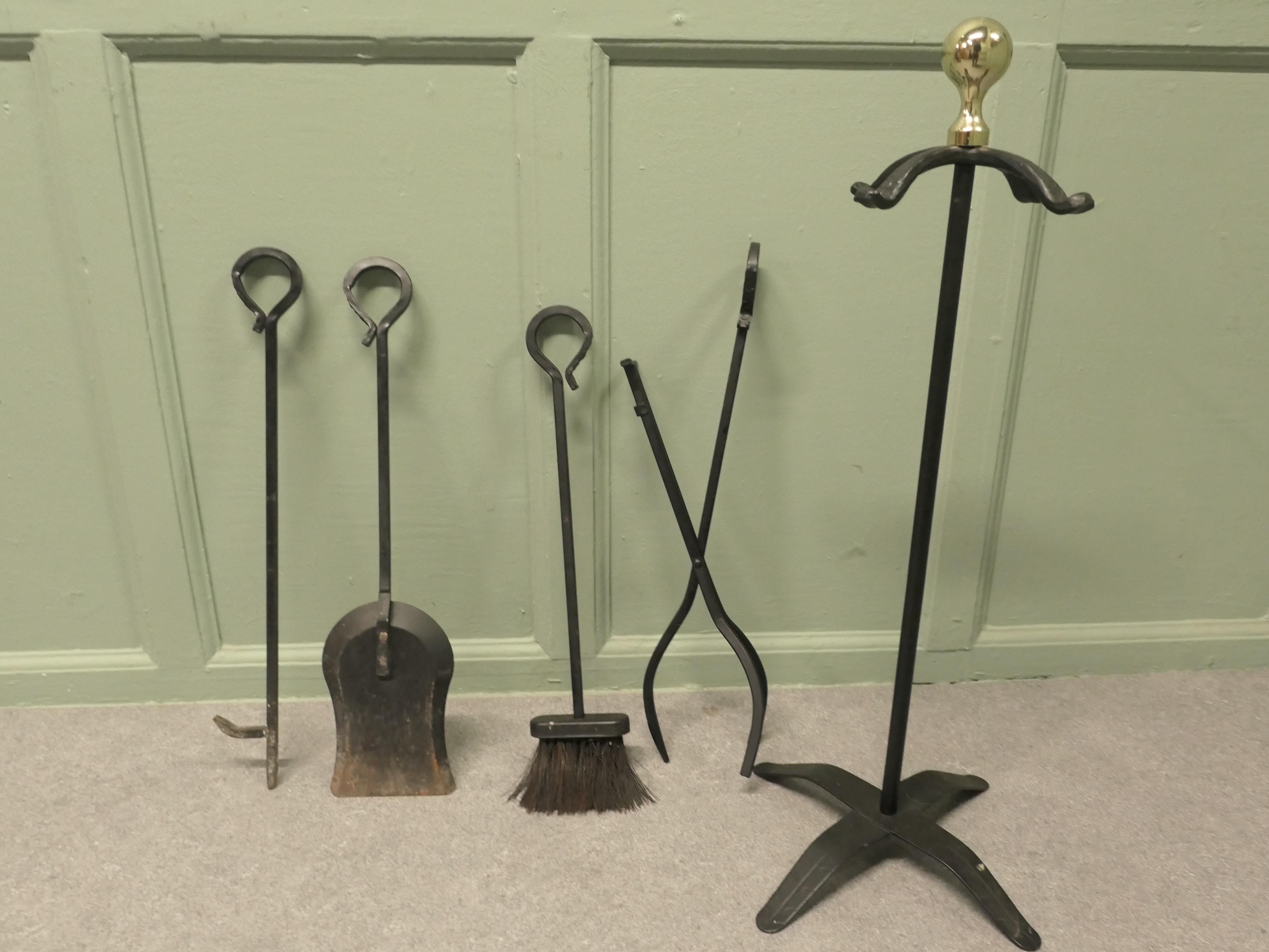 Attraktives Eisen-Kaminbesteck, Kaminbesteck (Mitte des 20. Jahrhunderts) im Angebot