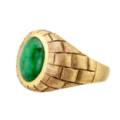 Attractive Jadeite and 14 Karat Yellow Gold Ring