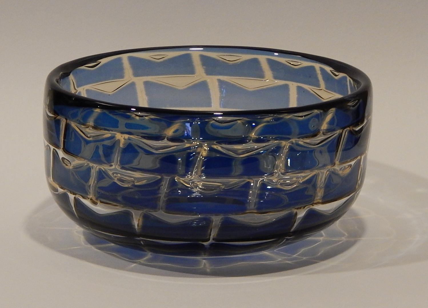Ingeborg Lundin Attractive Large Ariel Glass Bowl for Orrefors, Sweden In Good Condition In Phoenix, AZ