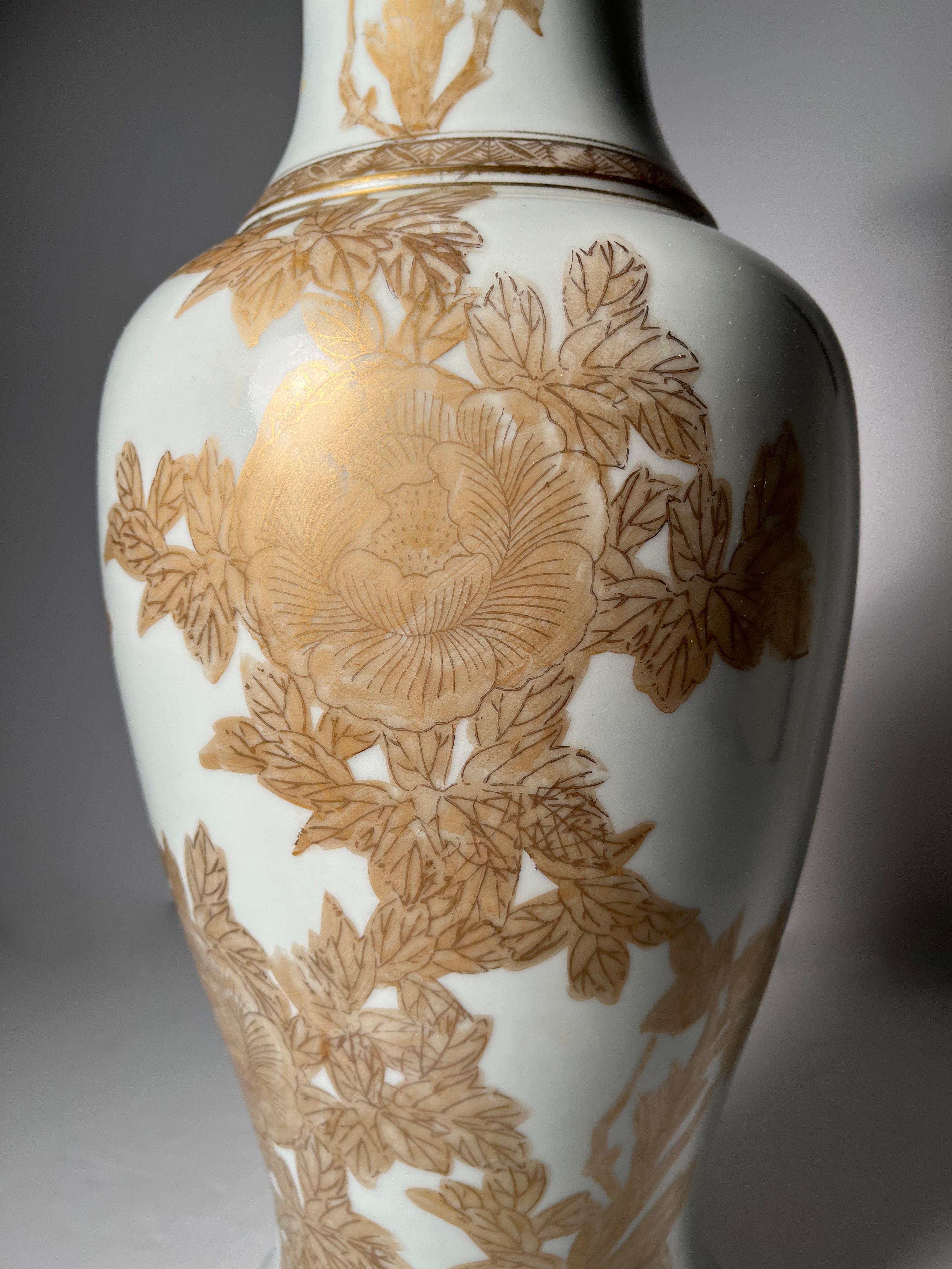 Attractive Pair of Large Japanese Chinoiserie Designer Ceramic Lamps For Sale 1