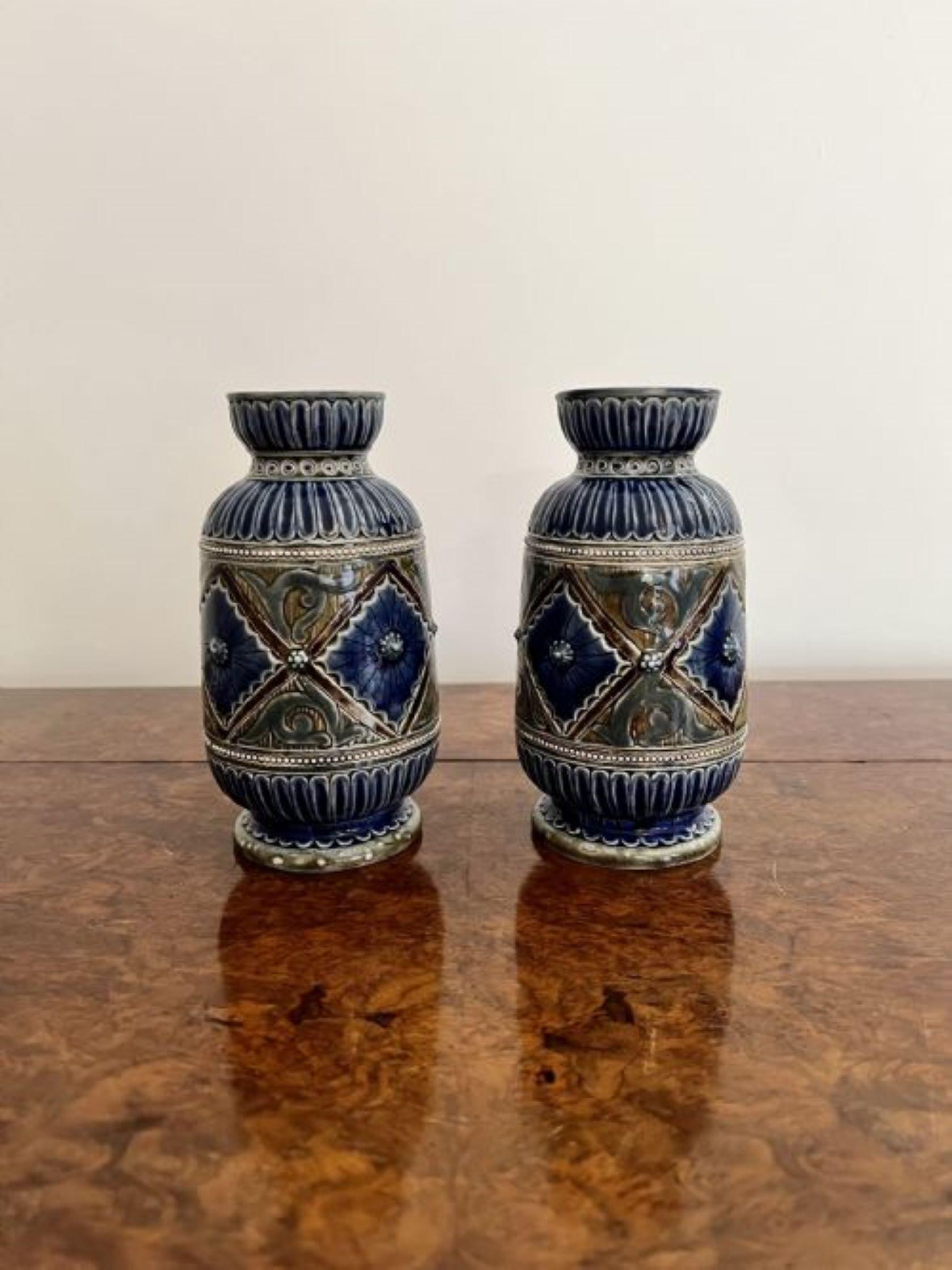 Attractive pair of quality antique Victorian Doulton Lambeth vases In Good Condition For Sale In Ipswich, GB