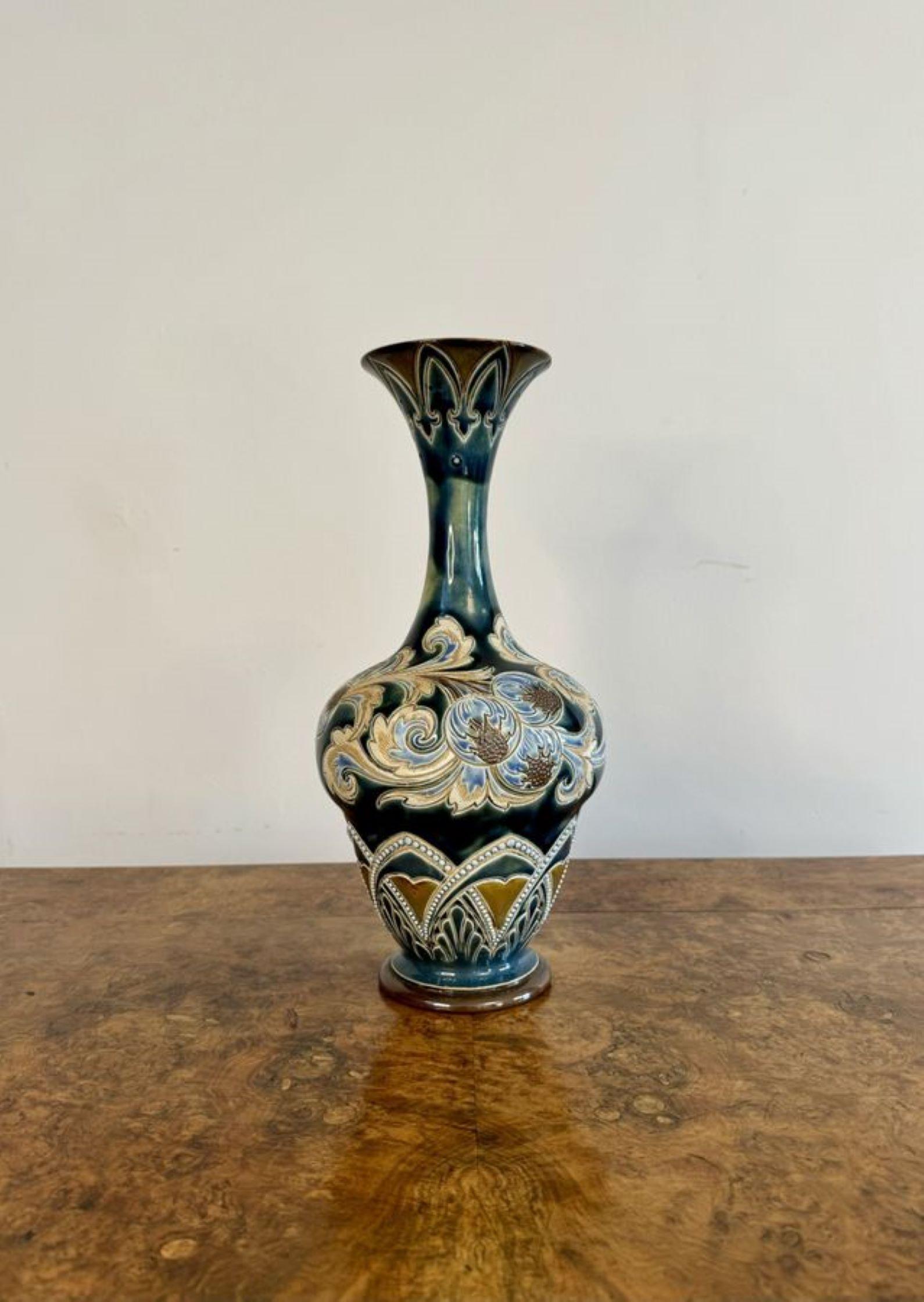 Attractive quality antique Doulton lambeth vase by Eliza Simmance In Good Condition For Sale In Ipswich, GB