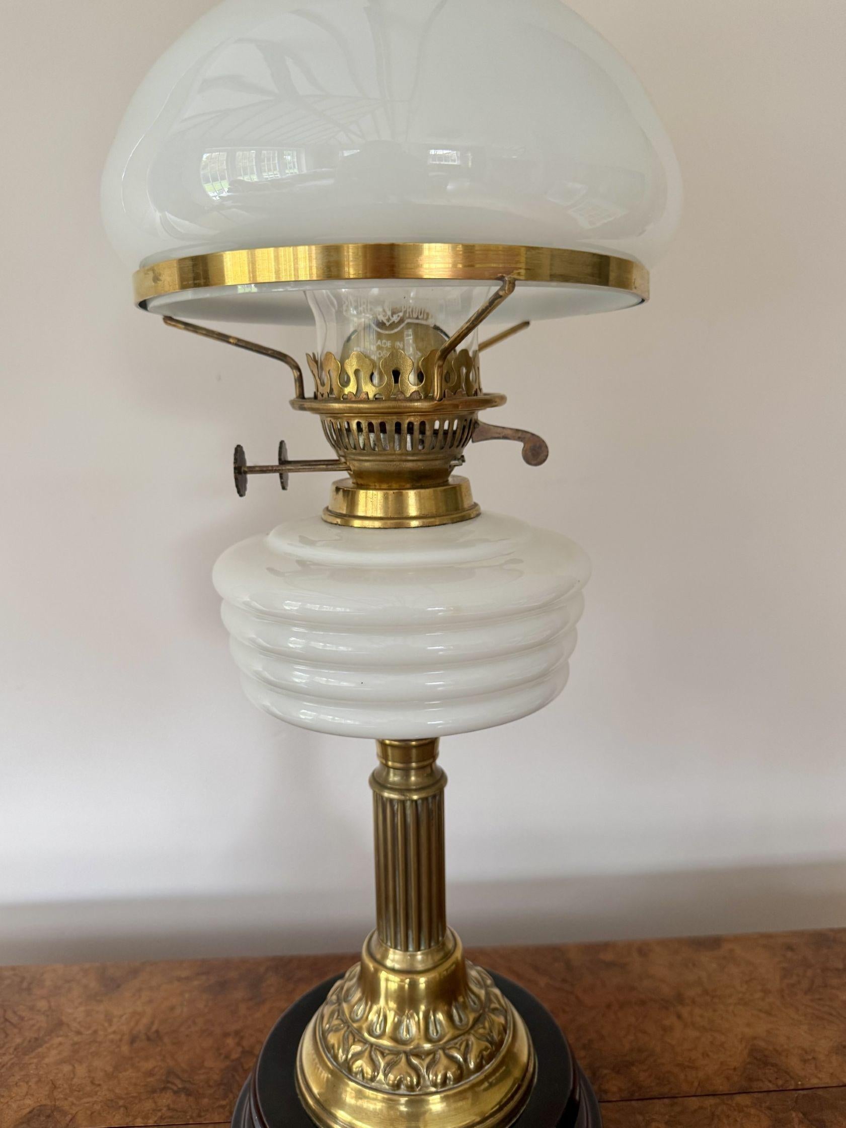 Lampe à huile ancienne édouardienne de qualité attrayante Bon état - En vente à Ipswich, GB