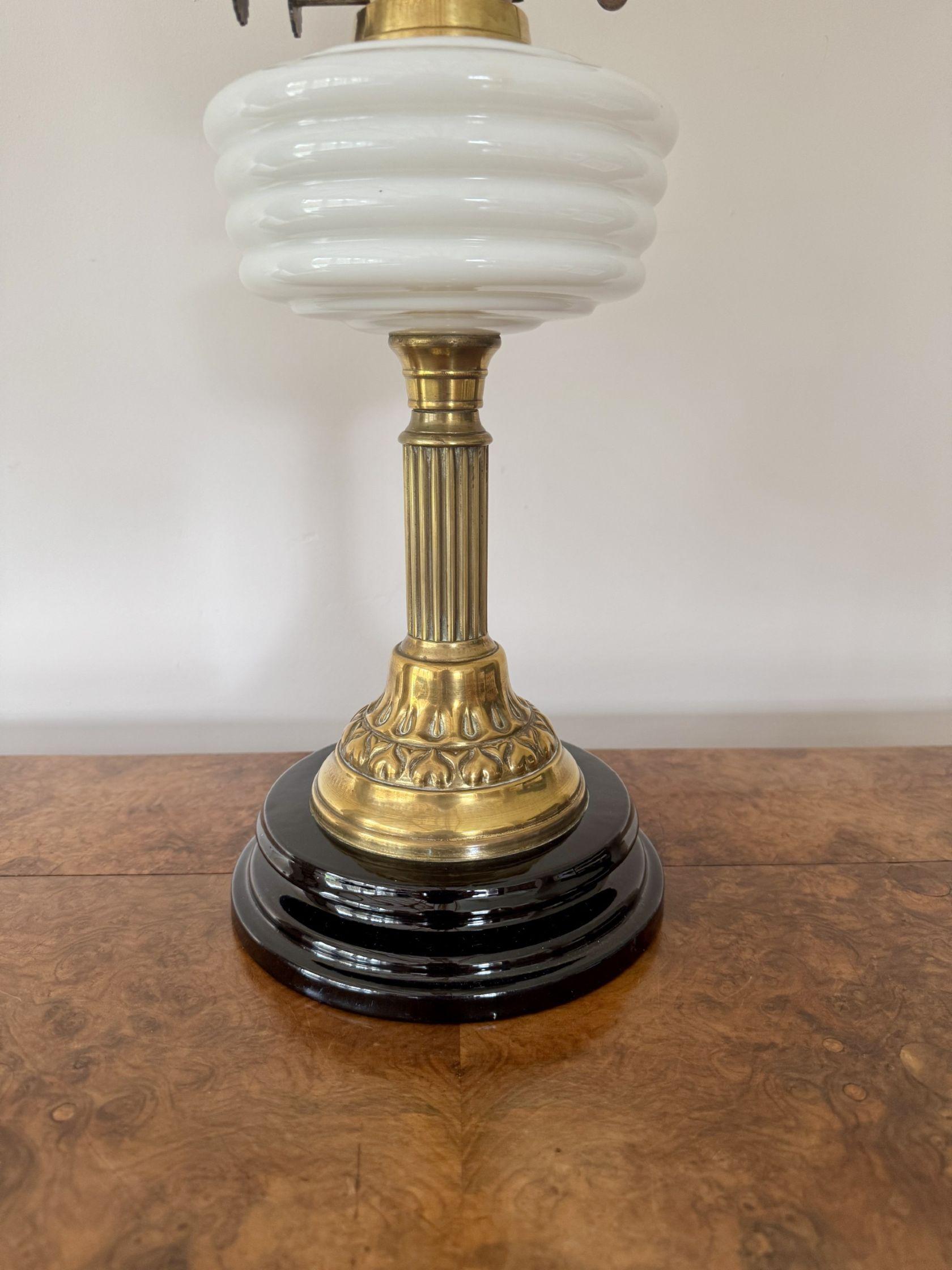20ième siècle Lampe à huile ancienne édouardienne de qualité attrayante en vente