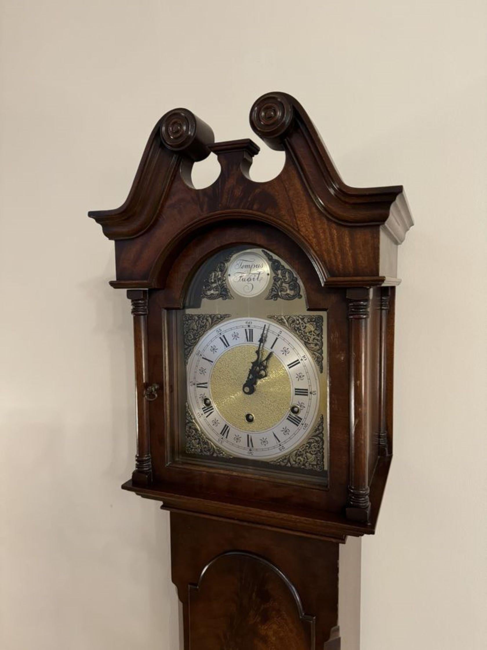Attractive quality antique mahogany chiming grandmother clock In Good Condition For Sale In Ipswich, GB