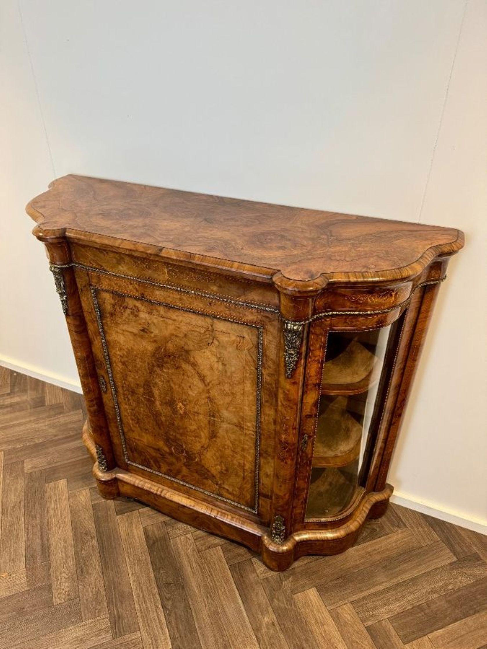 Attractive quality pair of antique Victorian burr walnut side cabinets In Good Condition For Sale In Ipswich, GB