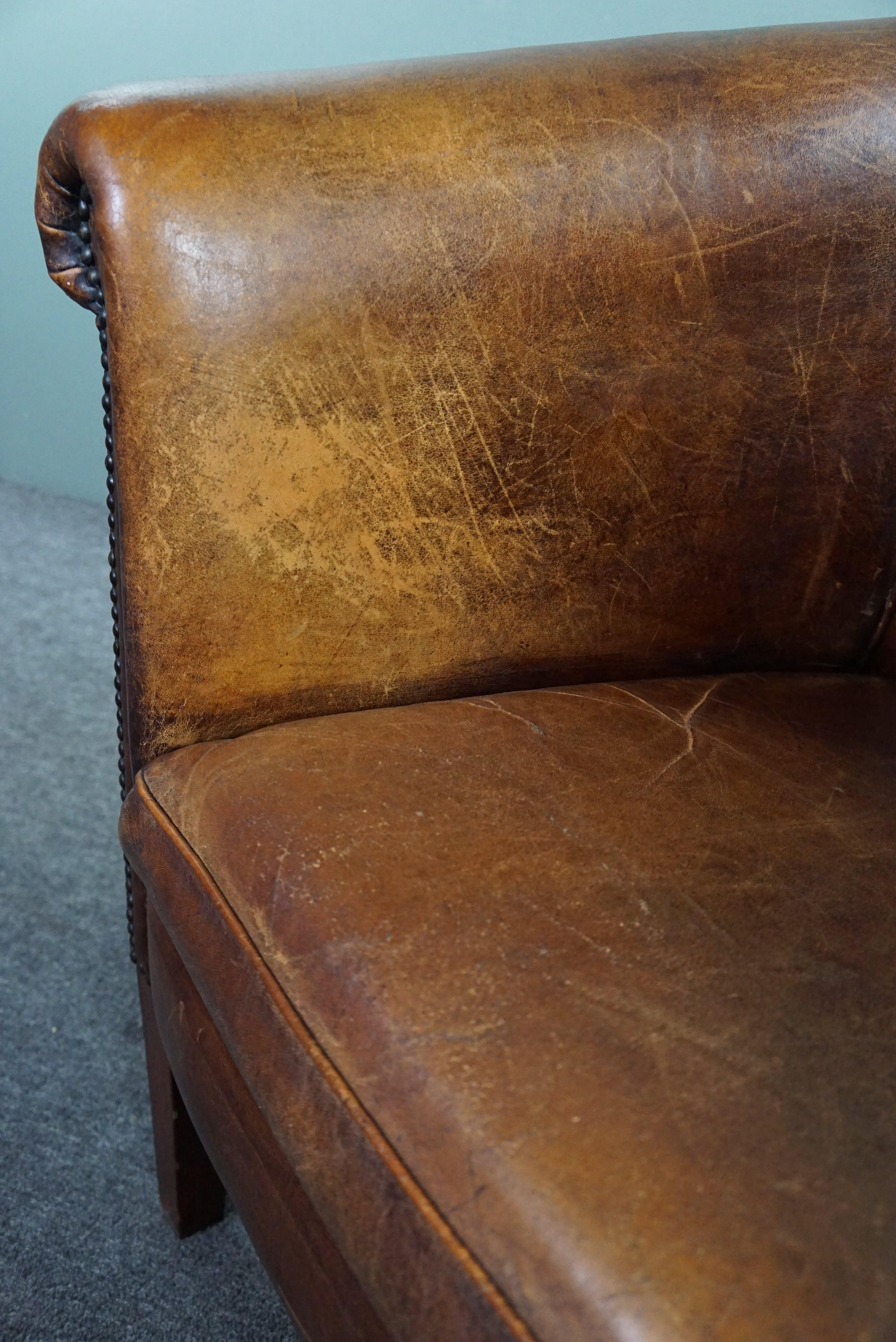 Attractive sheepskin leather club chair For Sale 4