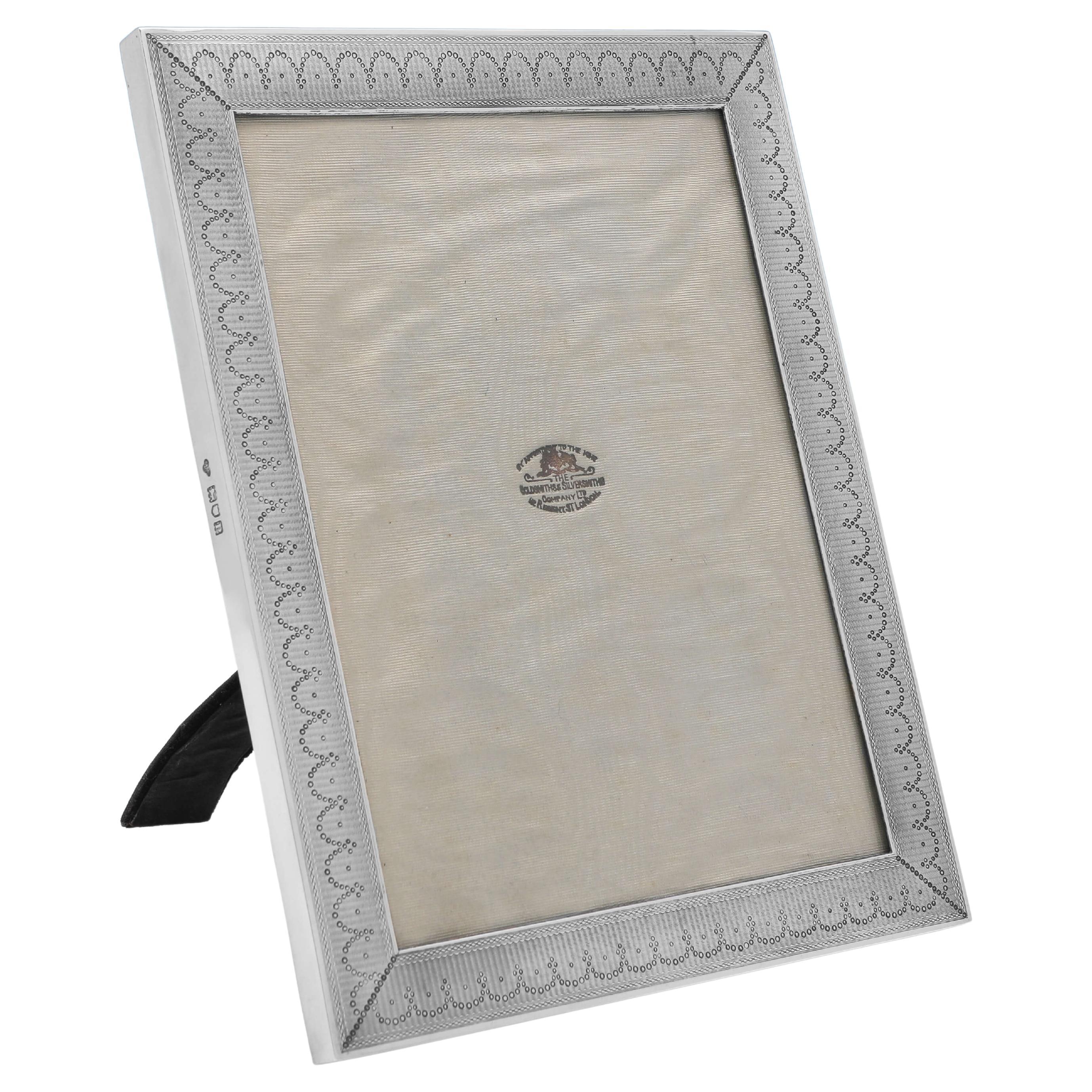 Attractive Sterling Silver Picture Frame - Hallmarked London 1910 For Sale