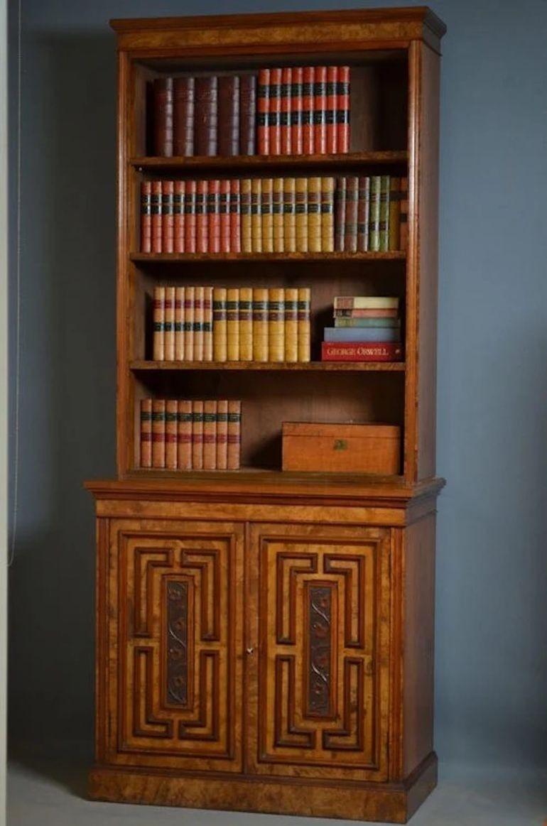 Sn2721 Exceptional, Victorian library, open bookcase in walnut and burr walnut of slim proportions, having moulded cornice above burr walnut frieze and 3 height adjustable shelves flanked by reeded pilasters, lower section having oblong top above a