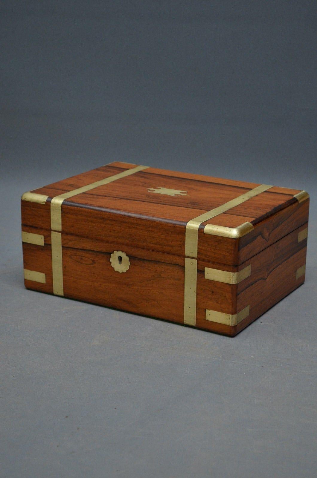 English Attractive Victorian Rosewood Jewellery Box For Sale