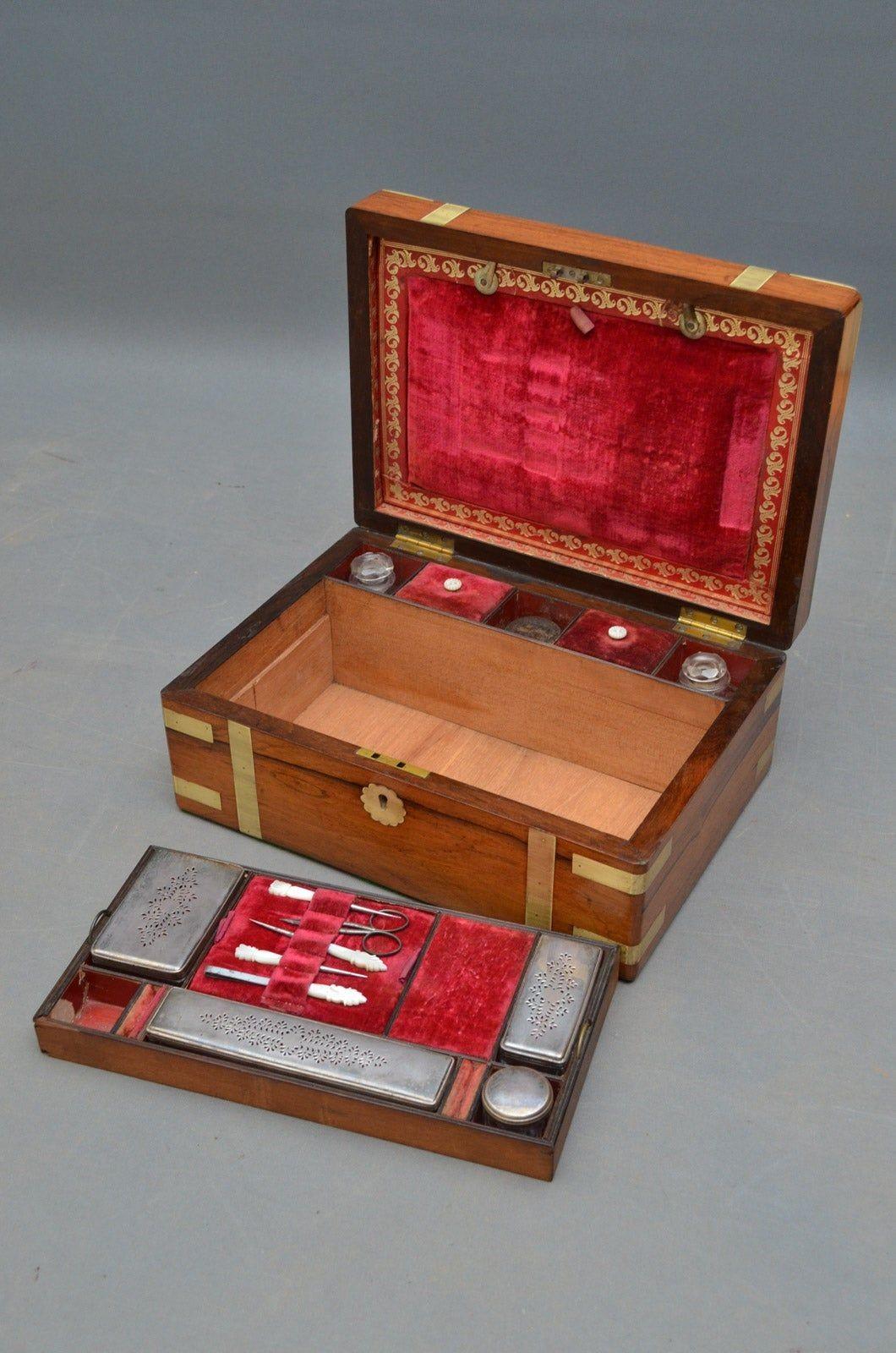 19th Century Attractive Victorian Rosewood Jewellery Box For Sale