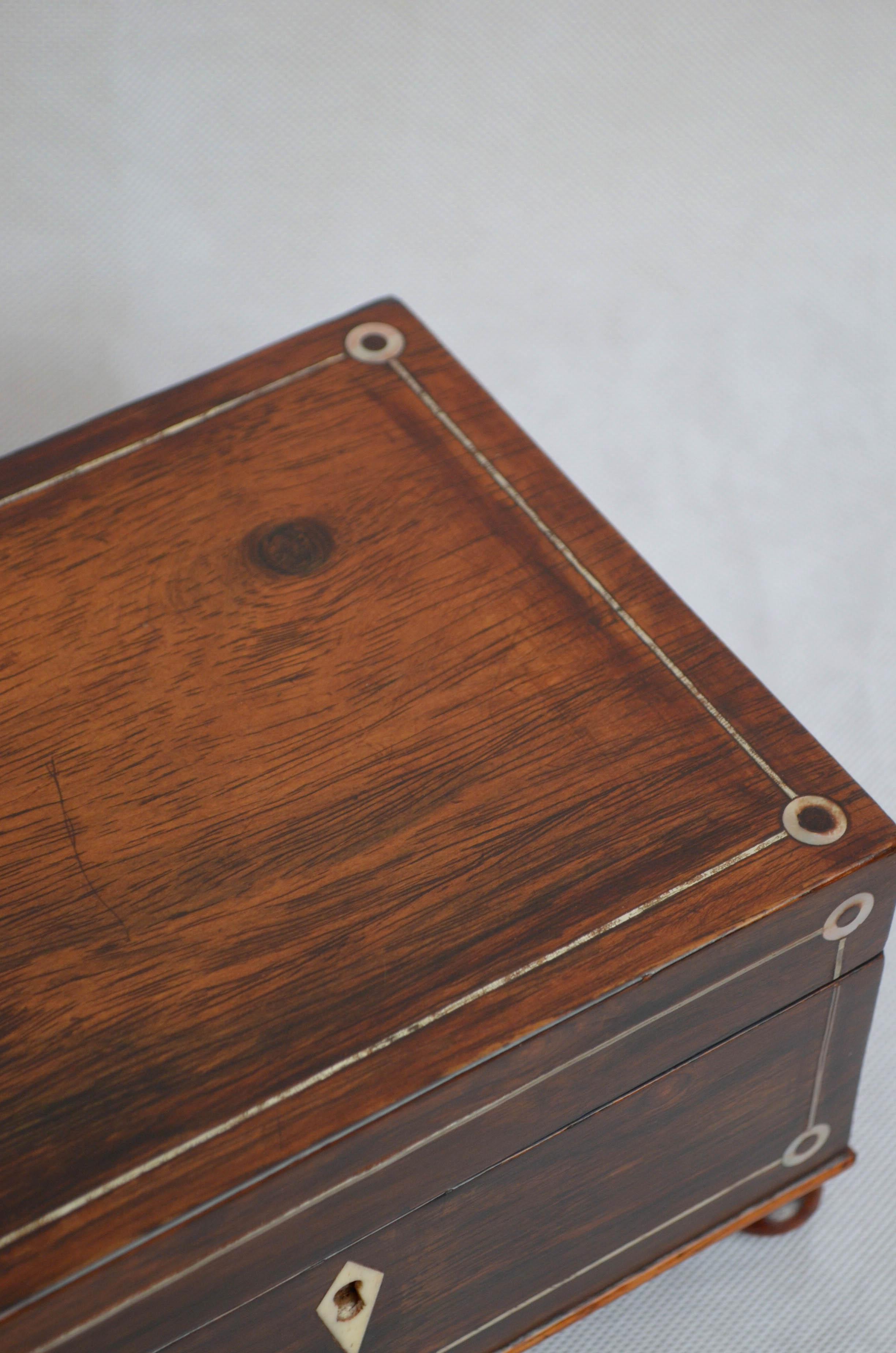 Attractive Victorian Rosewood Jewelry Box with Tray In Good Condition In Whaley Bridge, GB