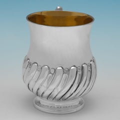 Attraente tazza vittoriana in argento sterling per bambini realizzata a Londra nel 1894