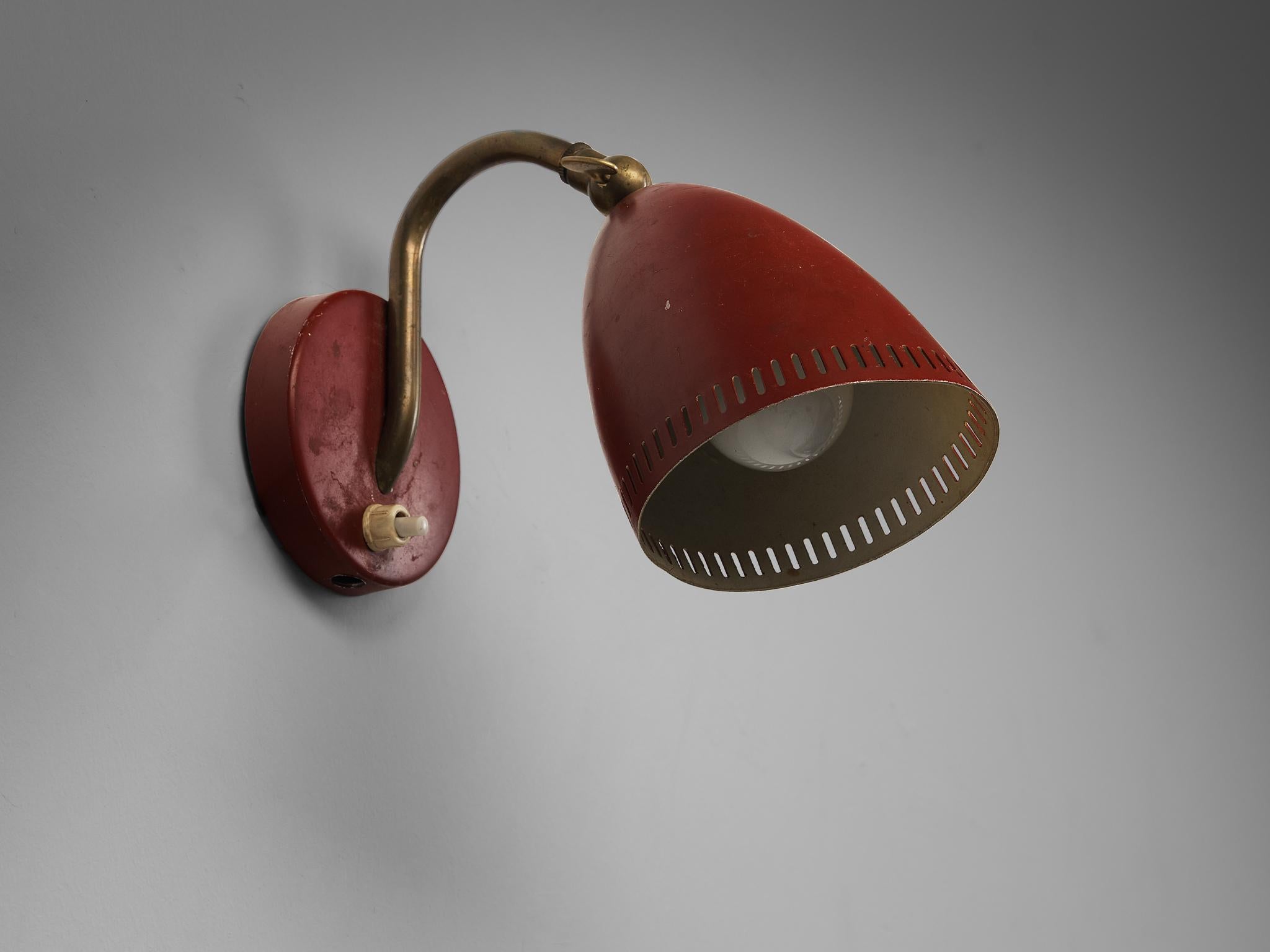 Attractive Wall Light in Red Lacquered Metal and Brass For Sale 3
