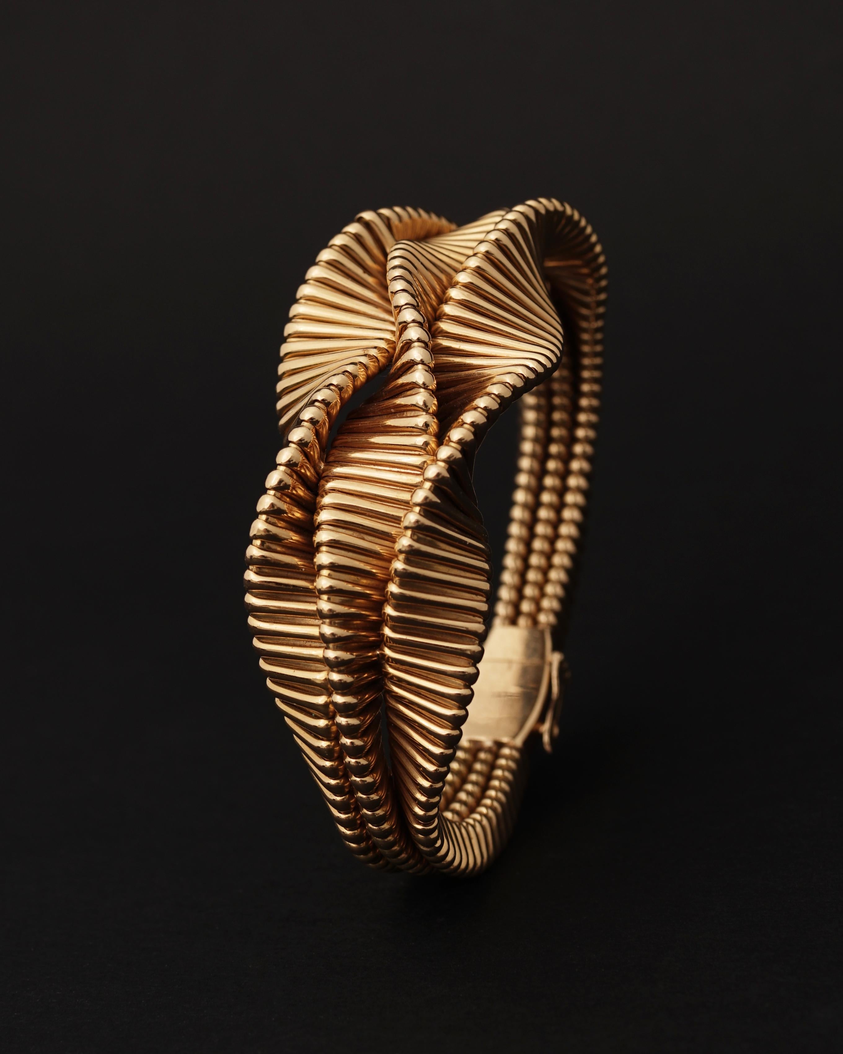Attrib. Mauboussin
Twisted Tubogas Bracelet, Circa 1940
18K Gold, featuring 3 twisted tubogas bangles. size : 17,5cm
Wears the Maker's Mark 