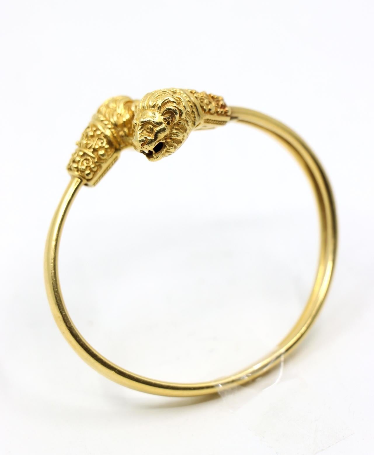 Attribué. Bracelet manchette Lion en or 18K Zolotas 1
