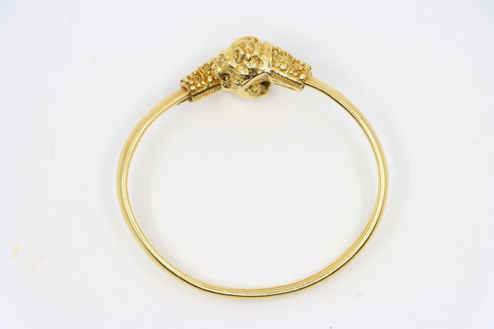 Attribué. Bracelet manchette Lion en or 18K Zolotas 2