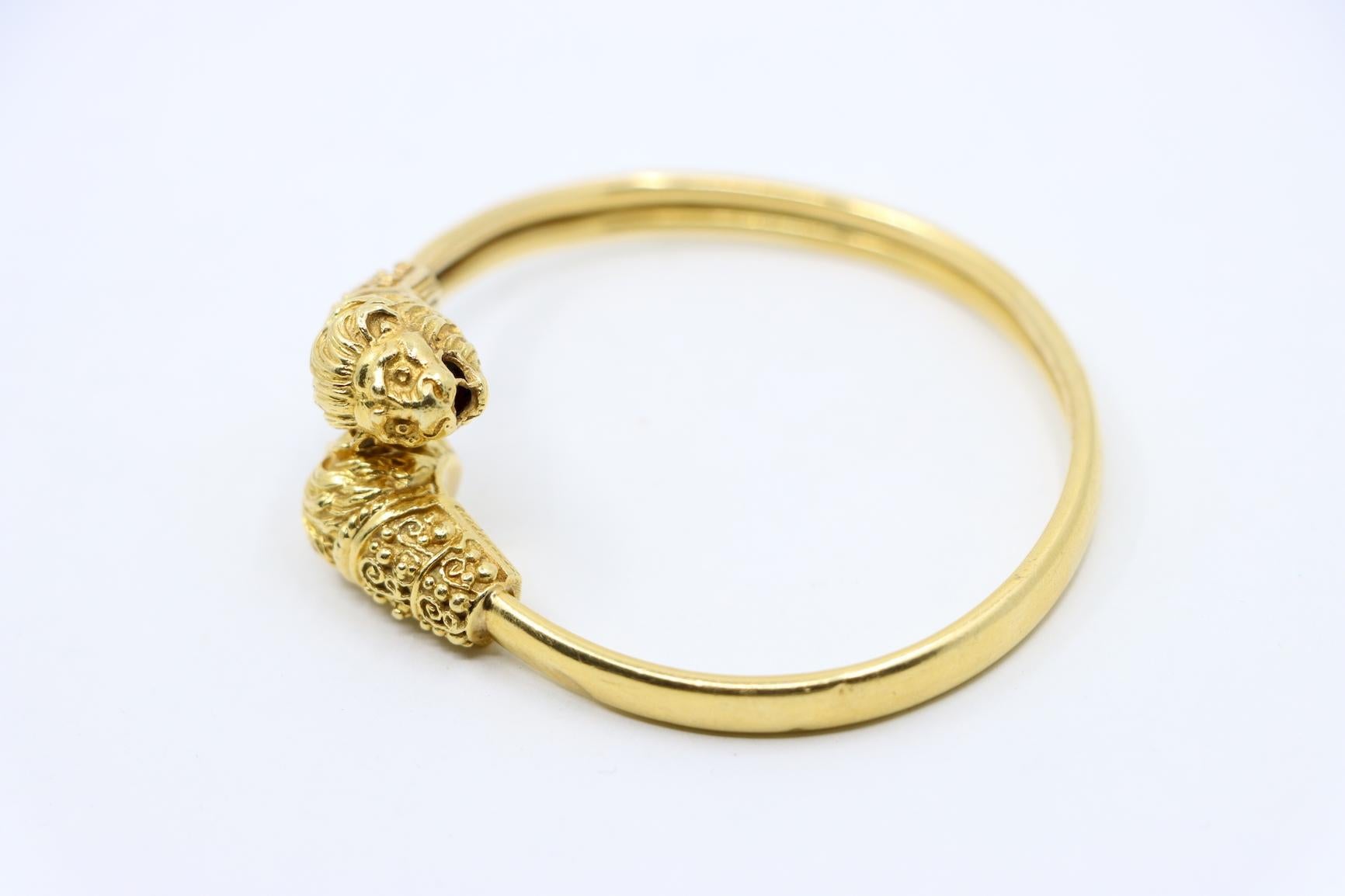 Attribué. Bracelet manchette Lion en or 18K Zolotas 3