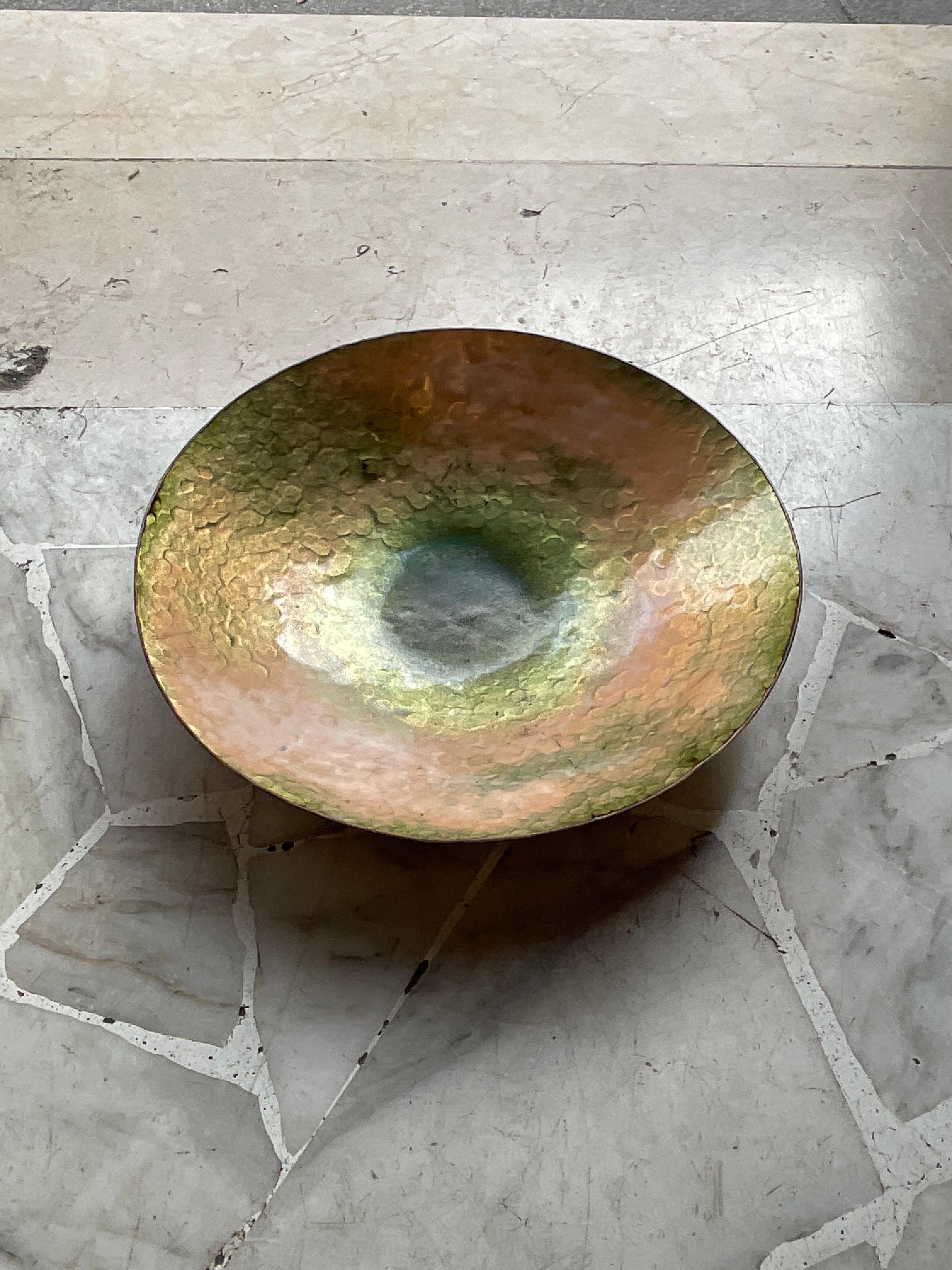 Ciotola in rame smaltato originale anni 50, per qualità e bellezza anche se non ha la firma potremmo dire che è attribuibile a PAOLO DE POLI