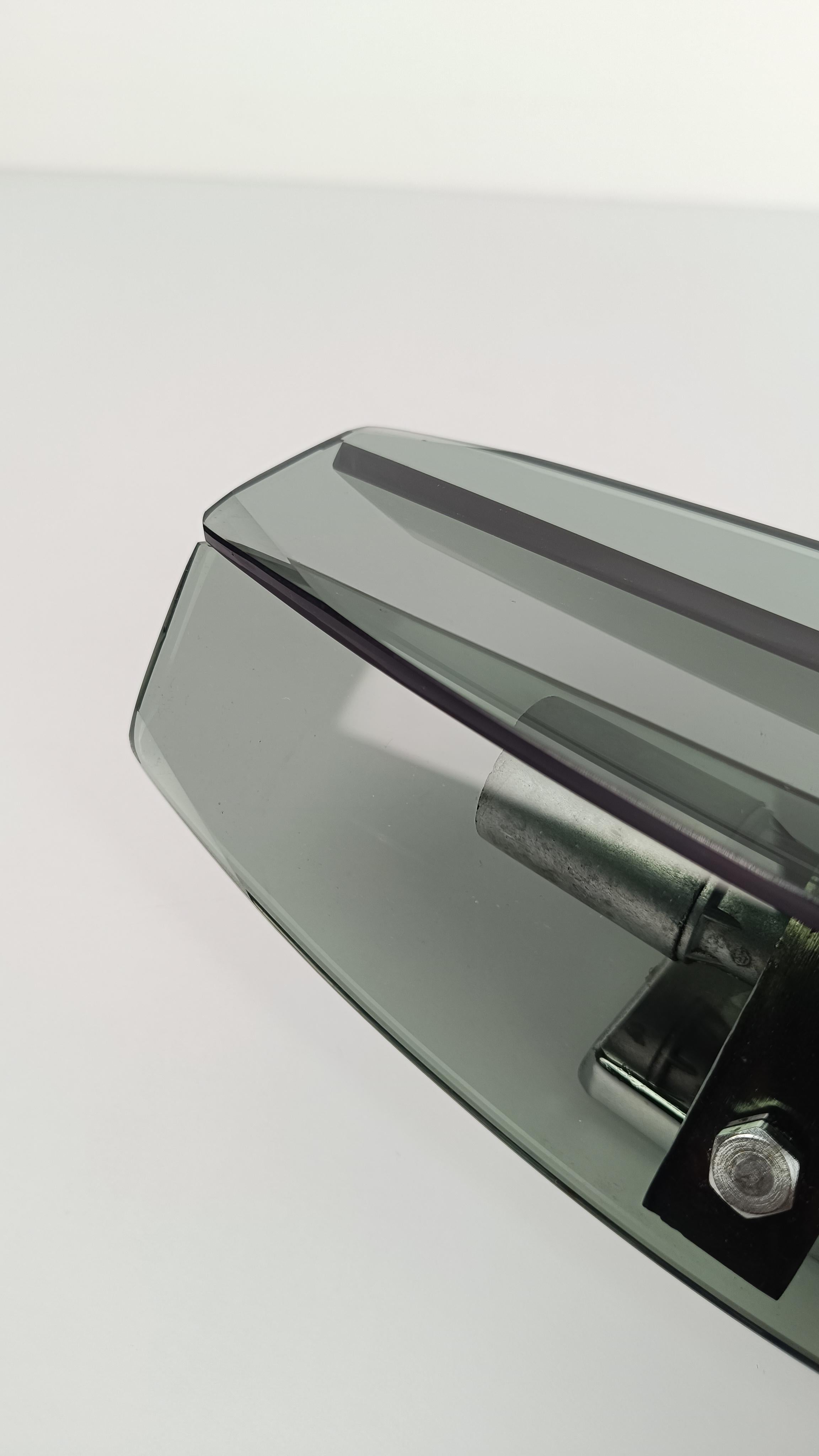 Attribuable à la paire d'appliques VECA en chrome et verre vert fumé, années 70 en vente 1