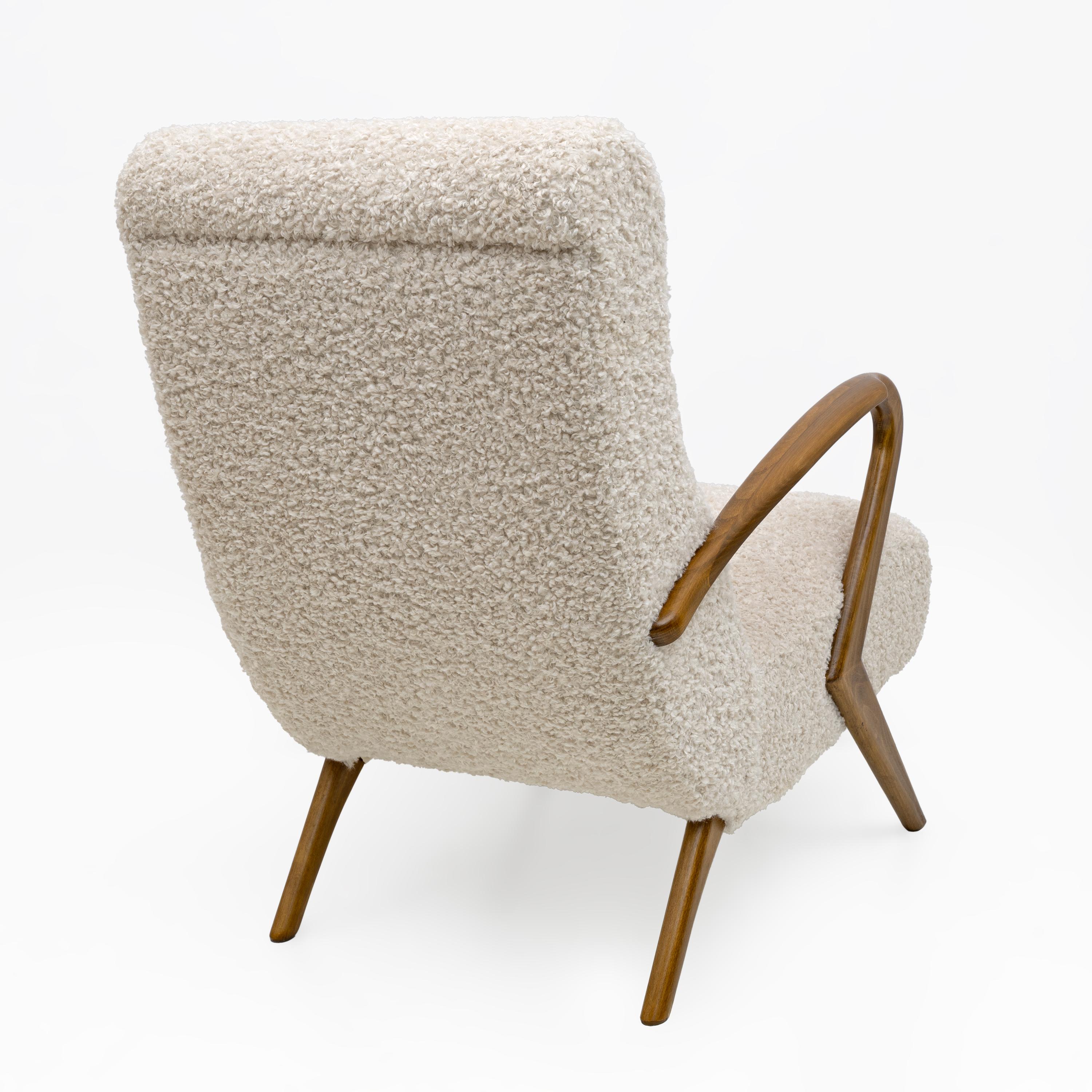 Attribute to Paolo Buffa Mid-century Modern Italian Bouclè Armchairs, Pair in vendita 1