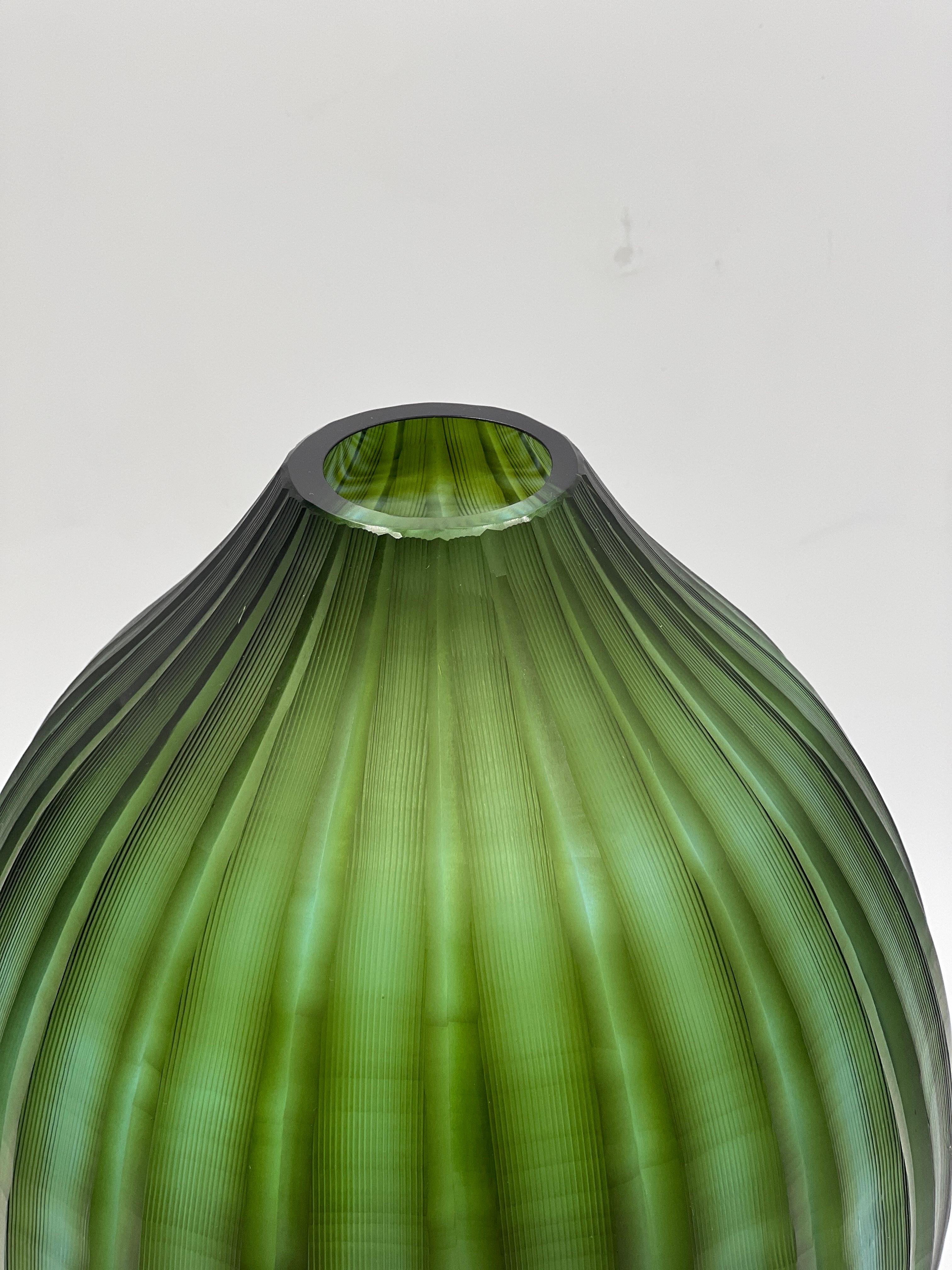 Attributed Carlo Scarpa for Venini Murano Sculpted Art Glass Vase In Good Condition For Sale In Atlanta, GA