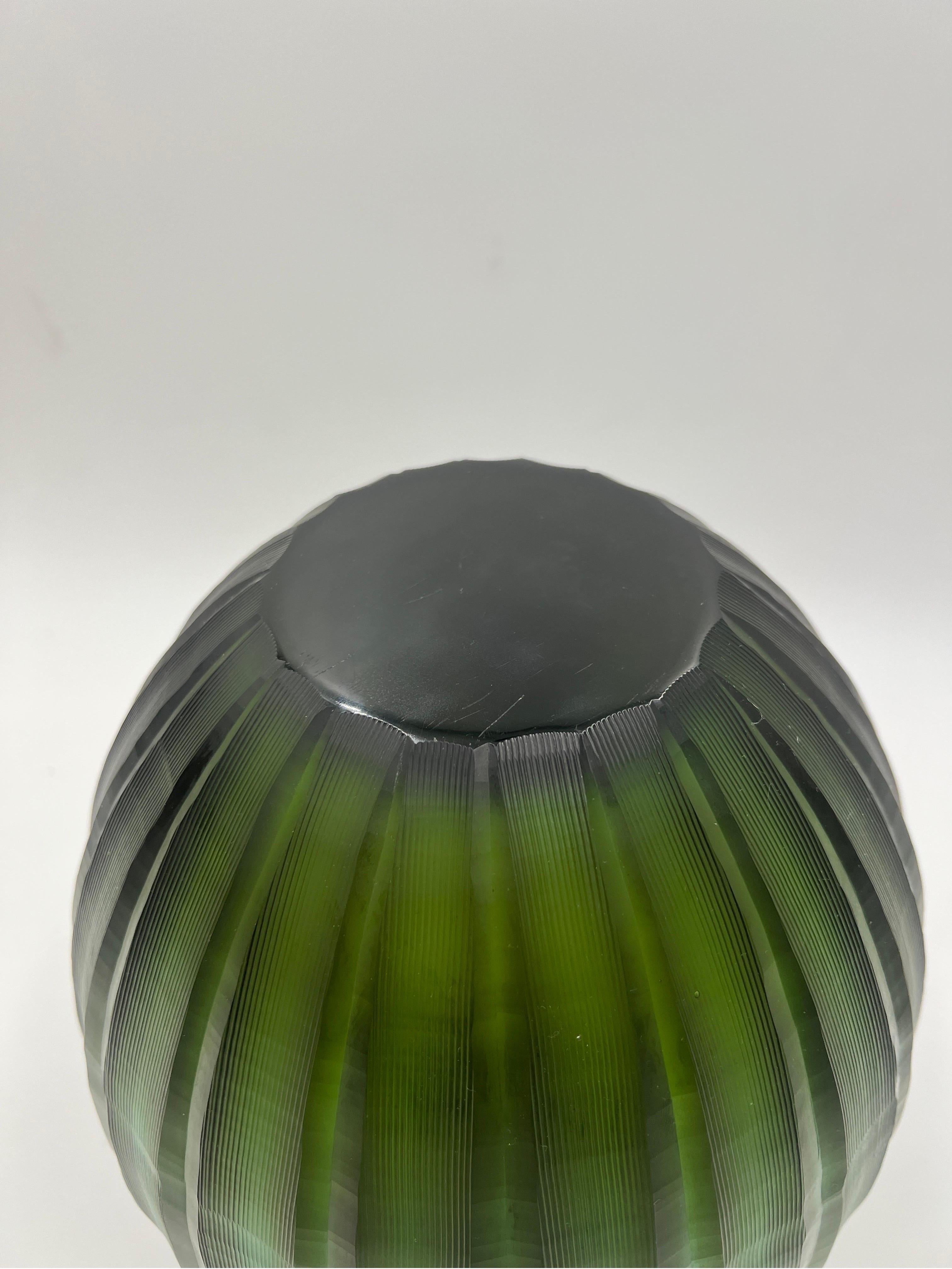 Verre d'art Vase en verre d'art sculpté de Murano attribué à Carlo Scarpa pour Venini en vente