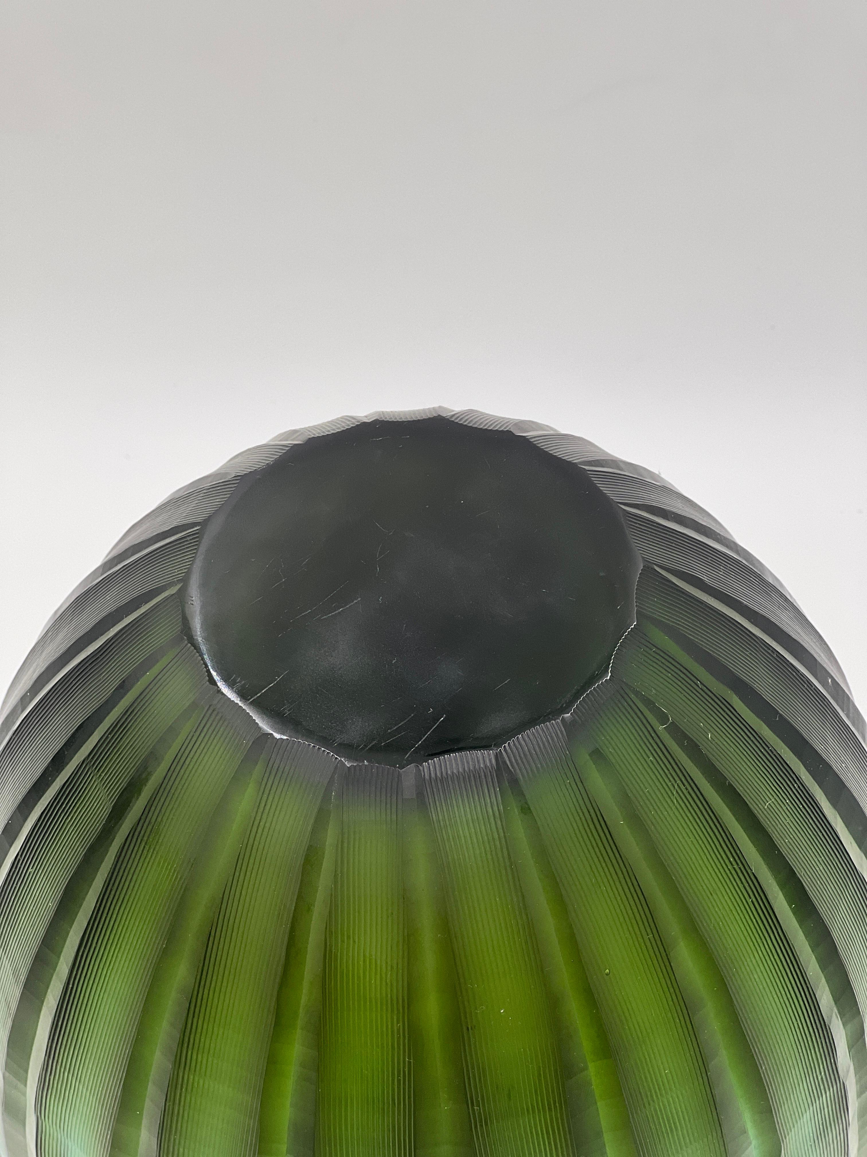Attributed Carlo Scarpa for Venini Murano Sculpted Art Glass Vase For Sale 2