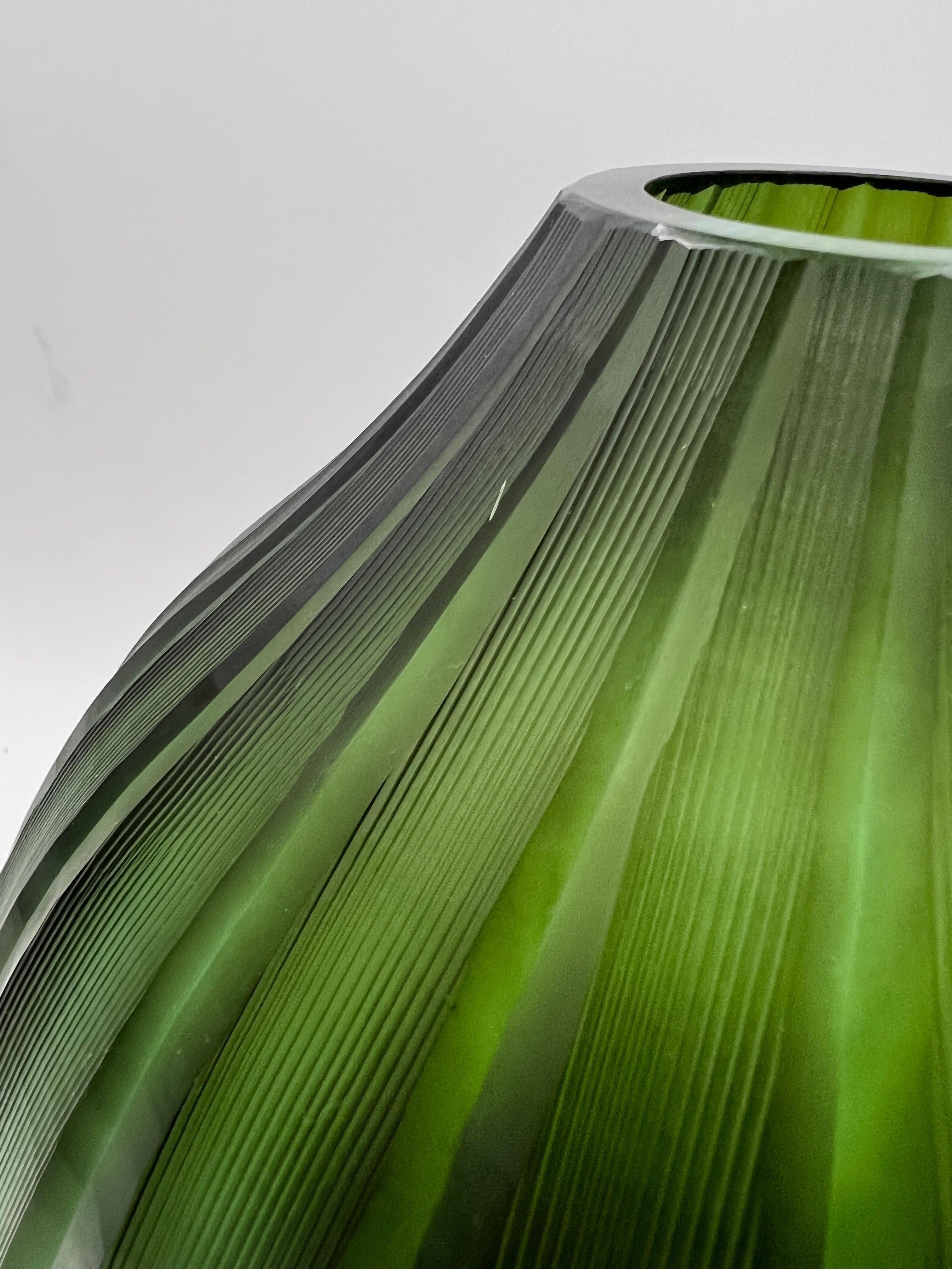 Vase en verre d'art sculpté de Murano attribué à Carlo Scarpa pour Venini en vente 4