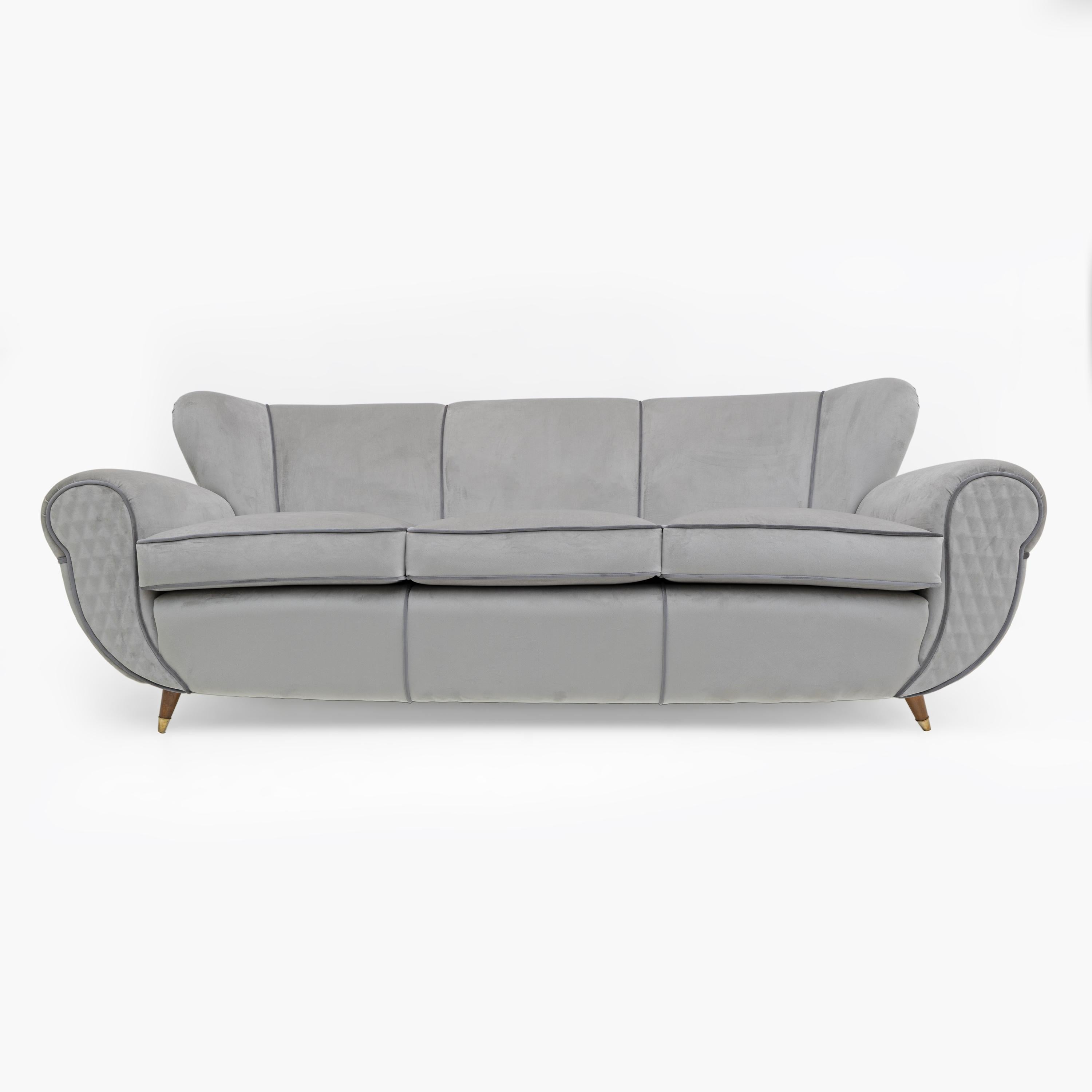 Guglielmo Ulrich zugeschriebenes italienisches Art-Deco-Samtsofa, 1940er Jahre (Art déco) im Angebot