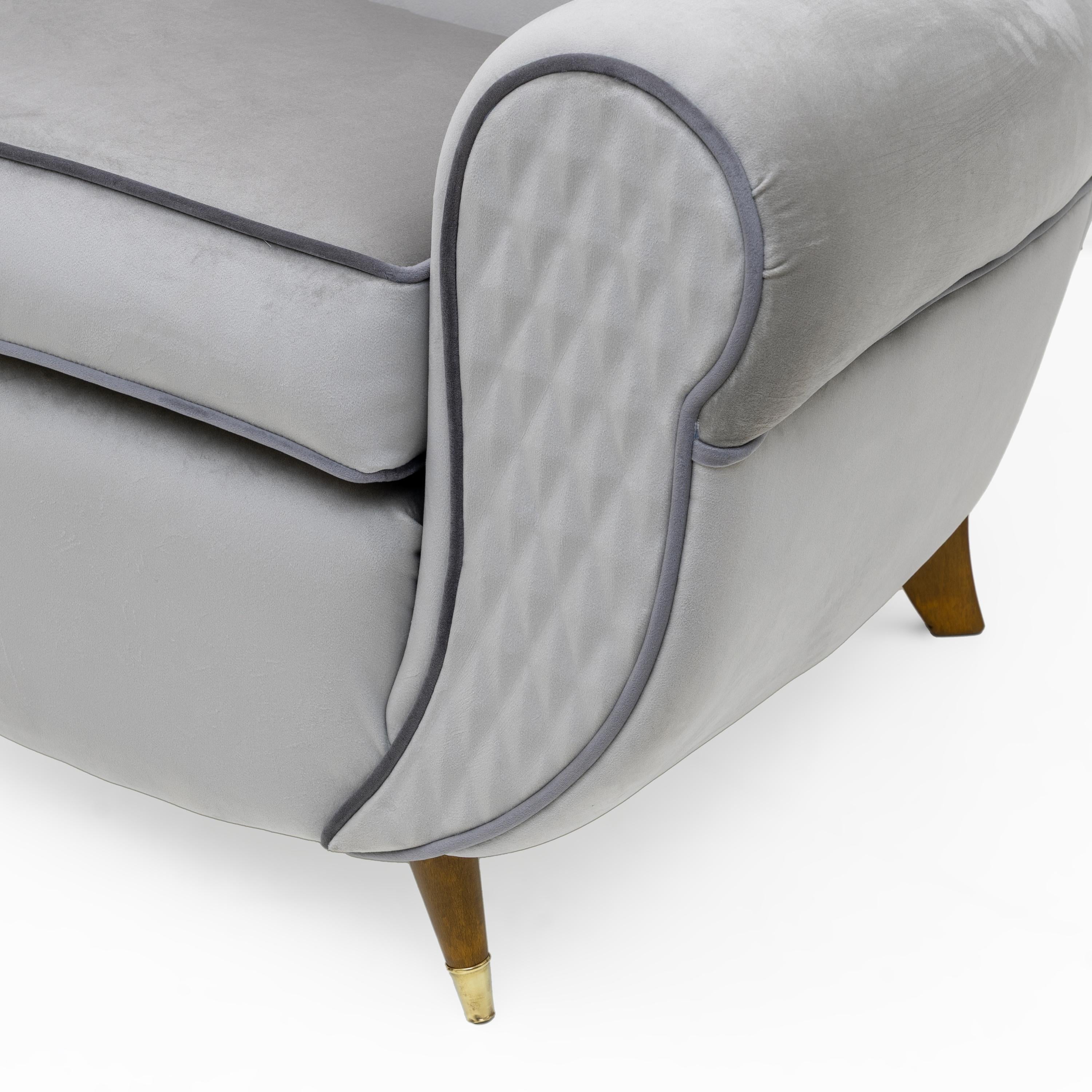 Guglielmo Ulrich zugeschriebenes italienisches Art-Deco-Samtsofa, 1940er Jahre im Angebot 3