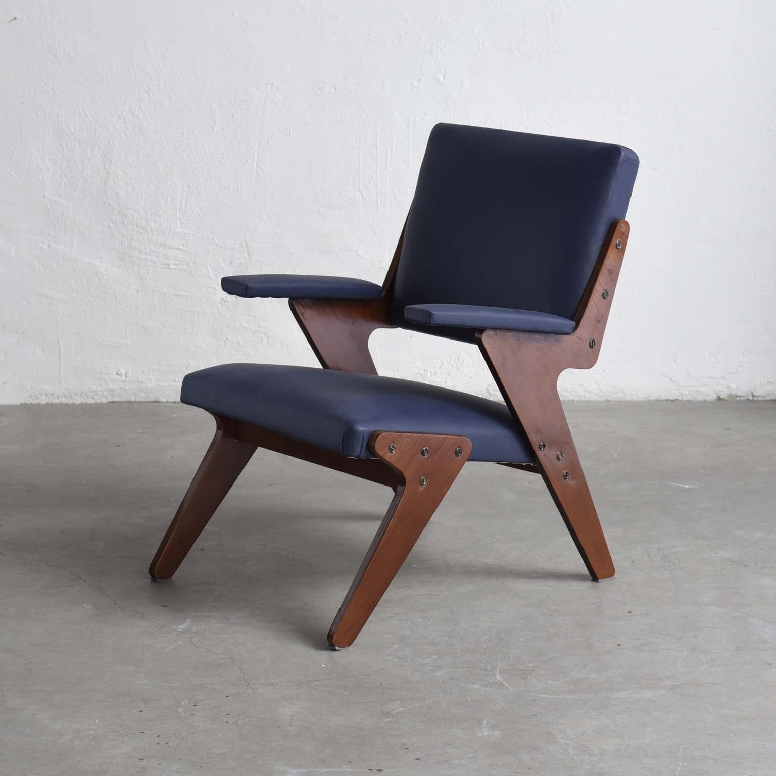 Attributed to Móveis Artísticos Z midcentury Brazilian armchair, 1950s.

Constructed of plywood, this comfortable armchair is attributed to Móveis Artísticos Z, a company opened by Zanine Caldas in 1948 and closed in 1961 after a fire.