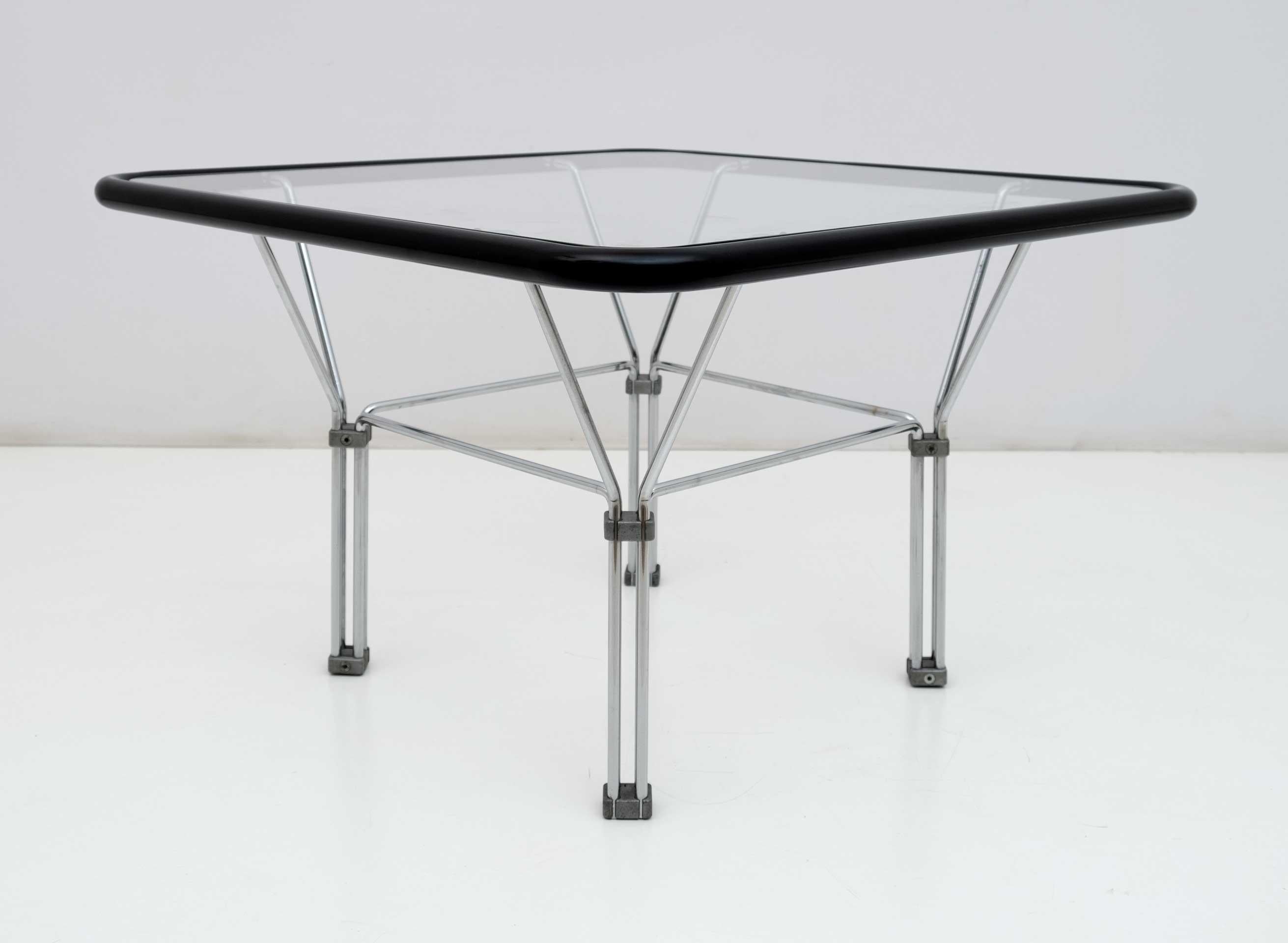 Postmoderne Table basse post-moderne en cristal et acier attribuée à Niels Bendtsen, 1970 en vente