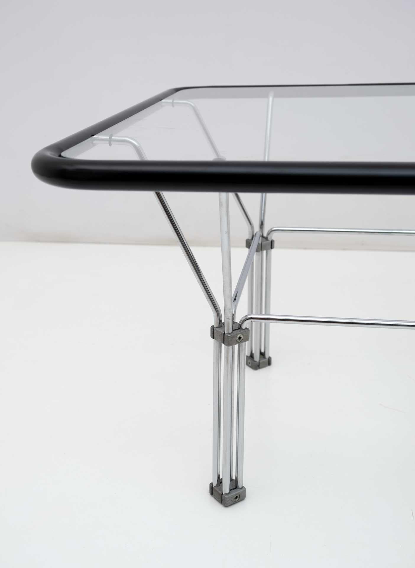 Acier Table basse post-moderne en cristal et acier attribuée à Niels Bendtsen, 1970 en vente