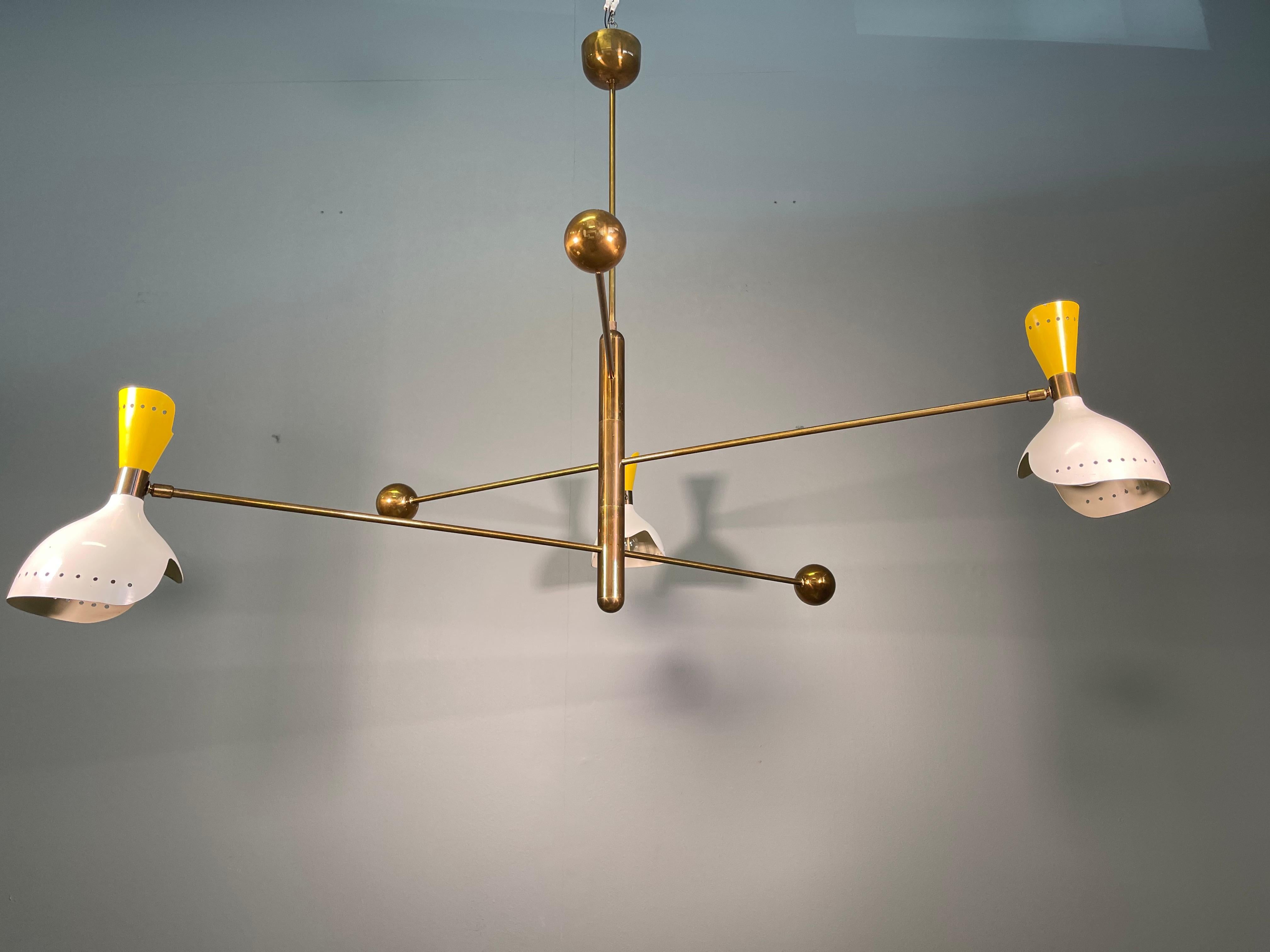 Attributed Stilnovo Midcentury Three-Arm Brass Italian Chandelier, 1960 In Good Condition In Rovereta, SM