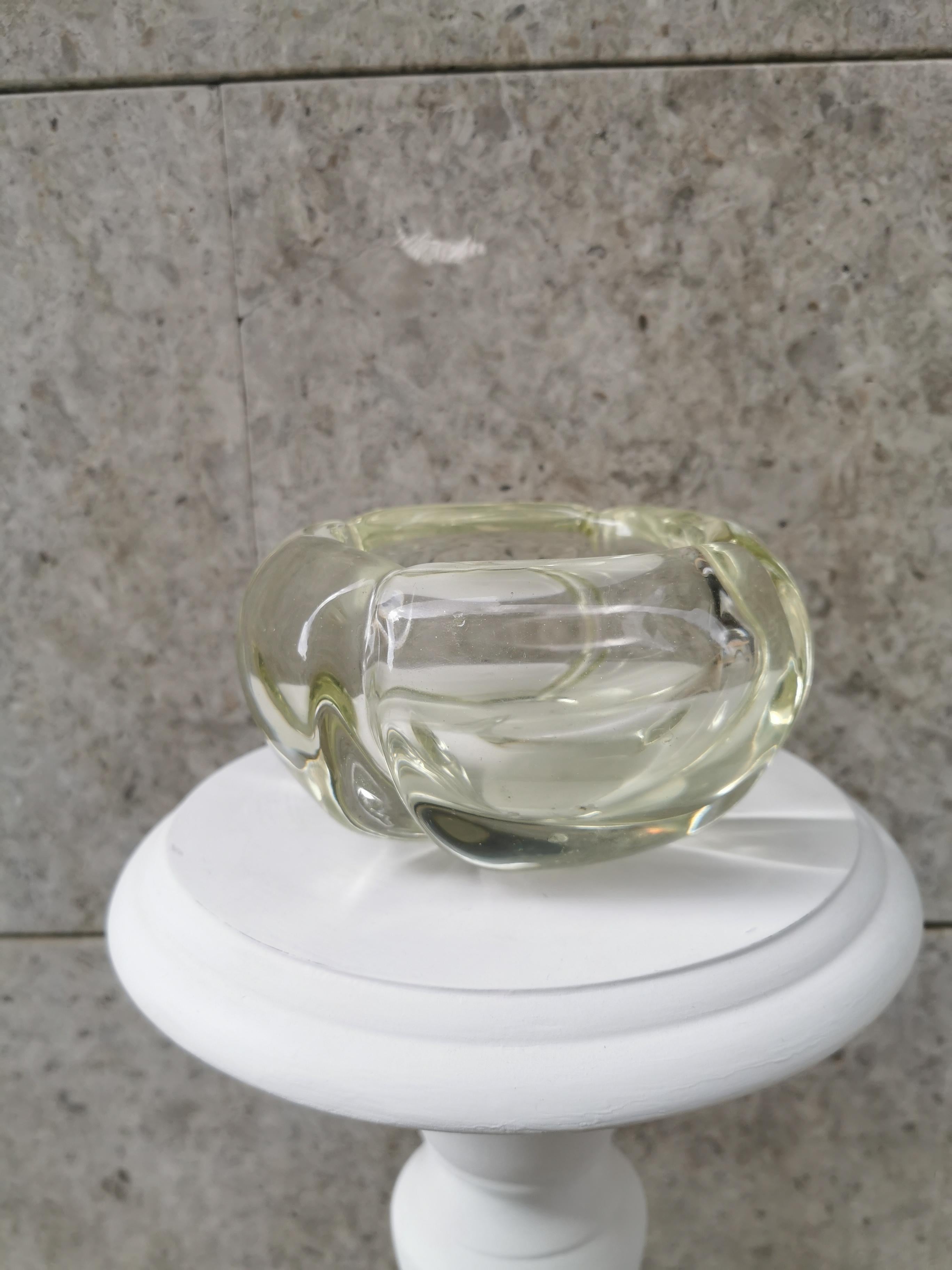 Very thick transparent glass ashtray.
Object attributed to Barbini Murano, 1970s production.
Good state of preservation, with normal signs of aging, but really minor.
