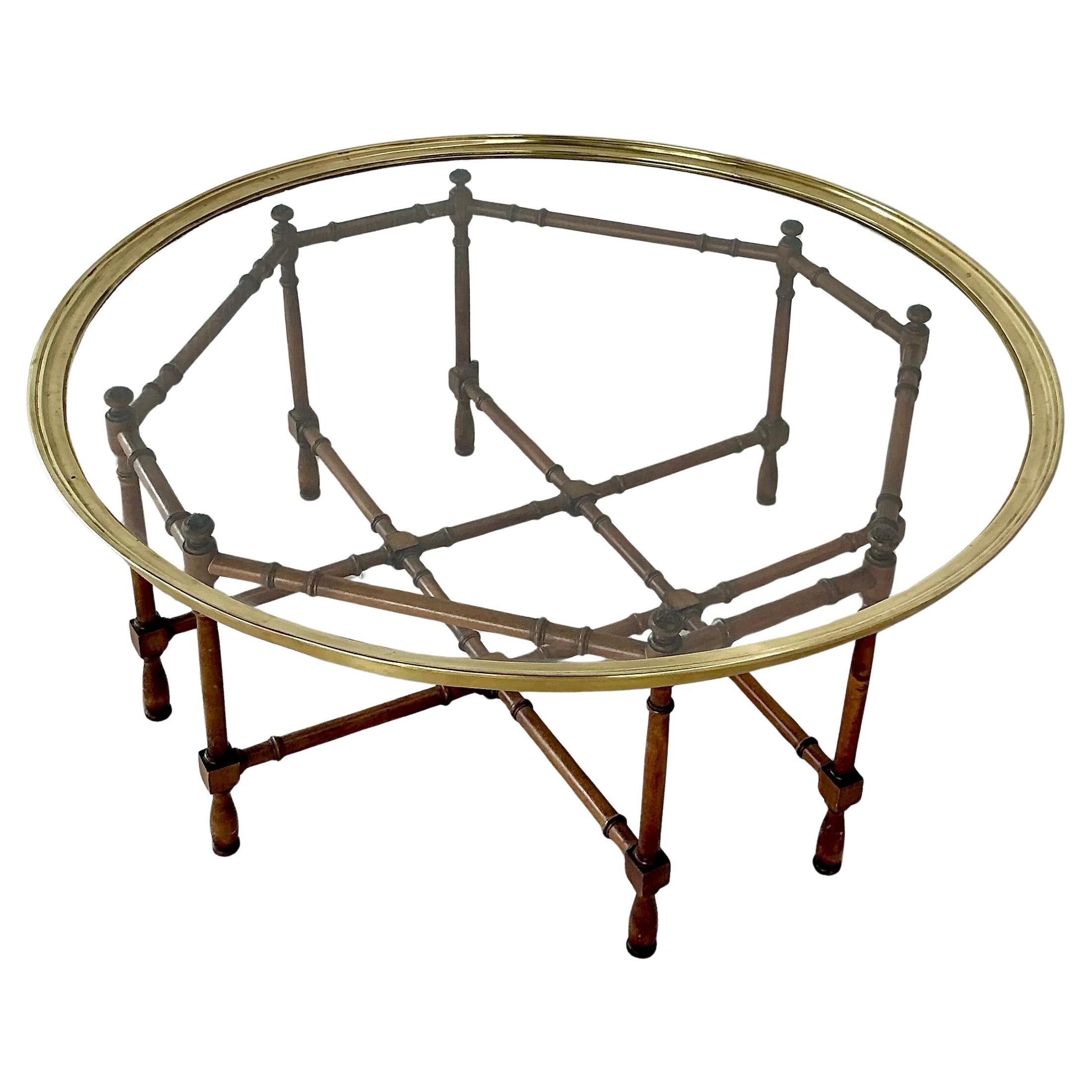 Attribué à Baker Table cocktail octogonale en faux bambou, laiton et verre en vente