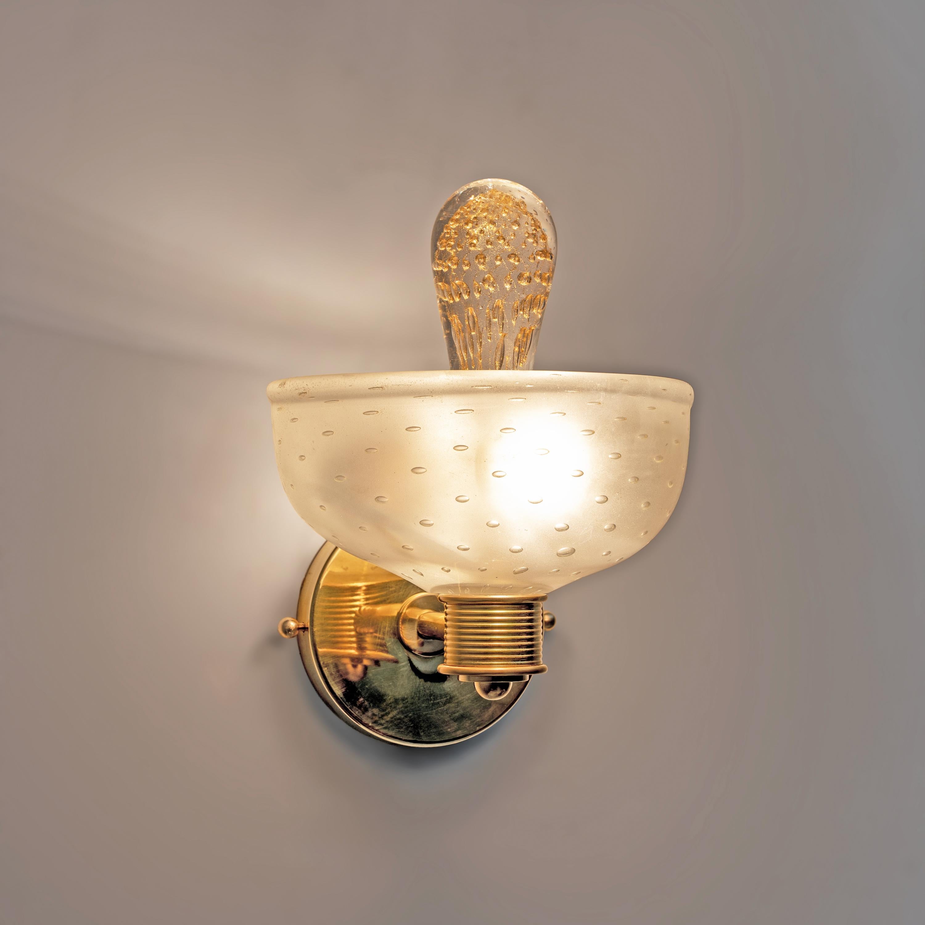 Mid-Century Modern Attributed to Barovier & Toso Brass and Pulegoso Murano Glass Sconces, Pair For Sale