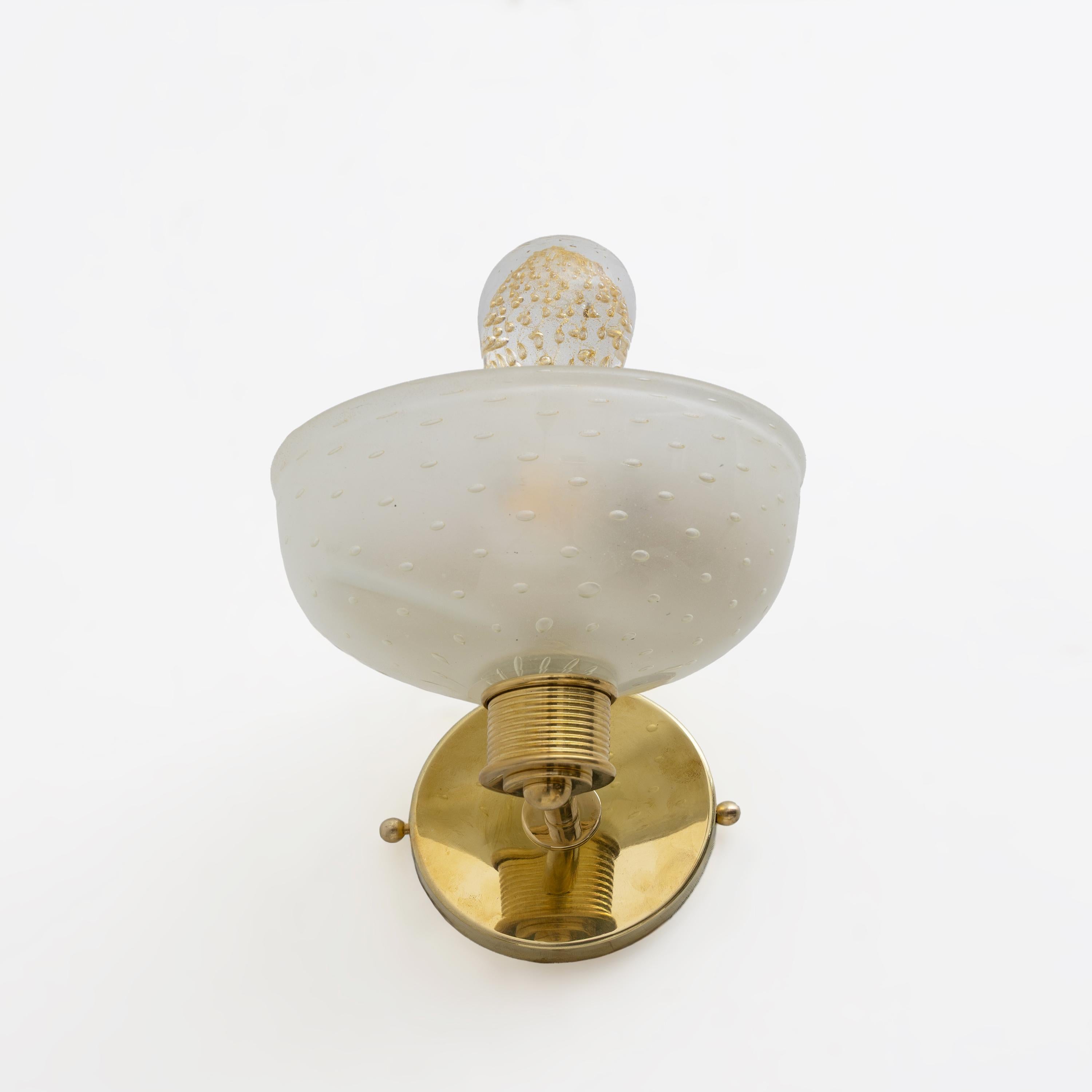 Attributed to Barovier & Toso Brass and Pulegoso Murano Glass Sconces, Pair In Excellent Condition For Sale In Puglia, Puglia