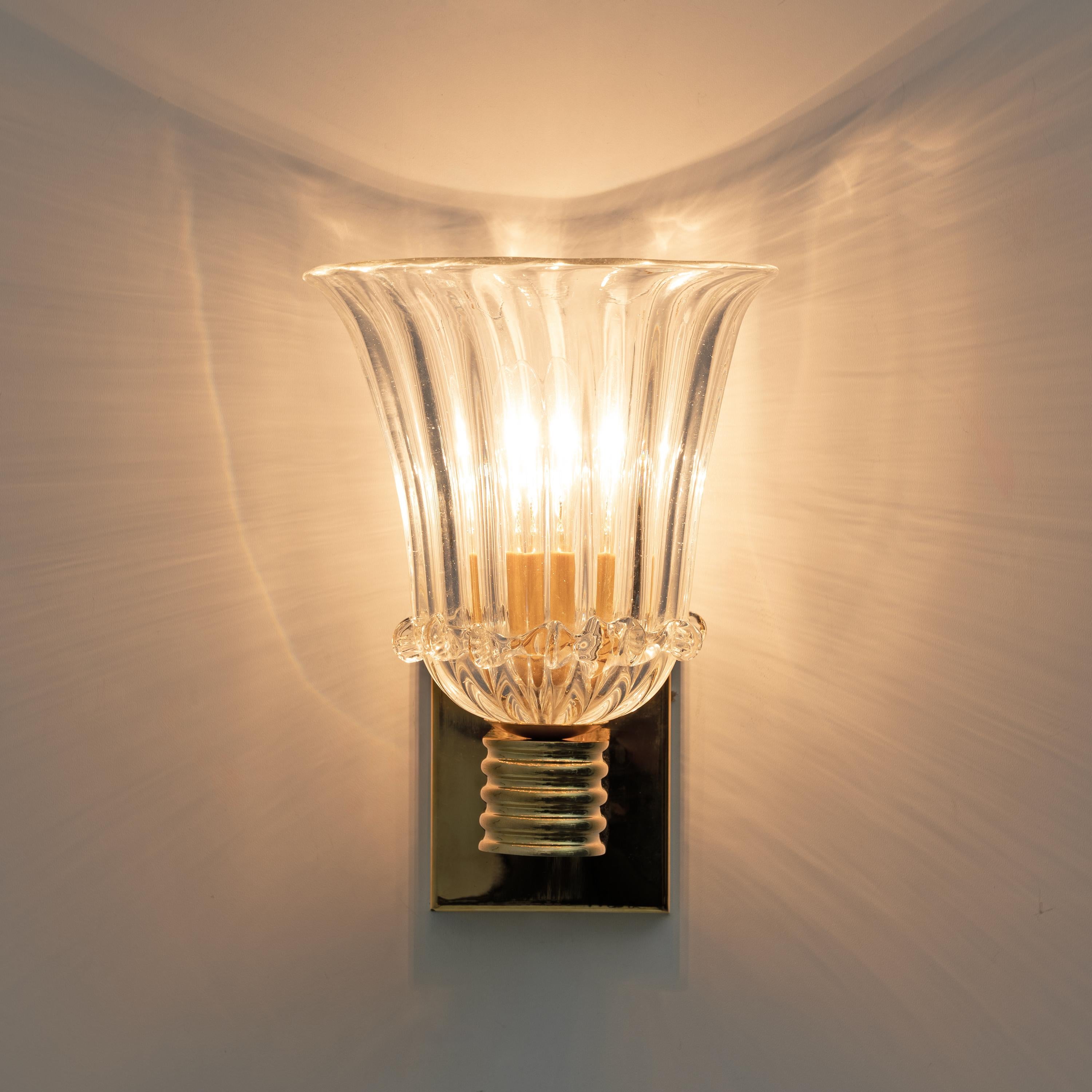 Fin du 20e siècle Attribuée à Barovier&Toso Paire d'appliques en laiton et verre de Murano en vente