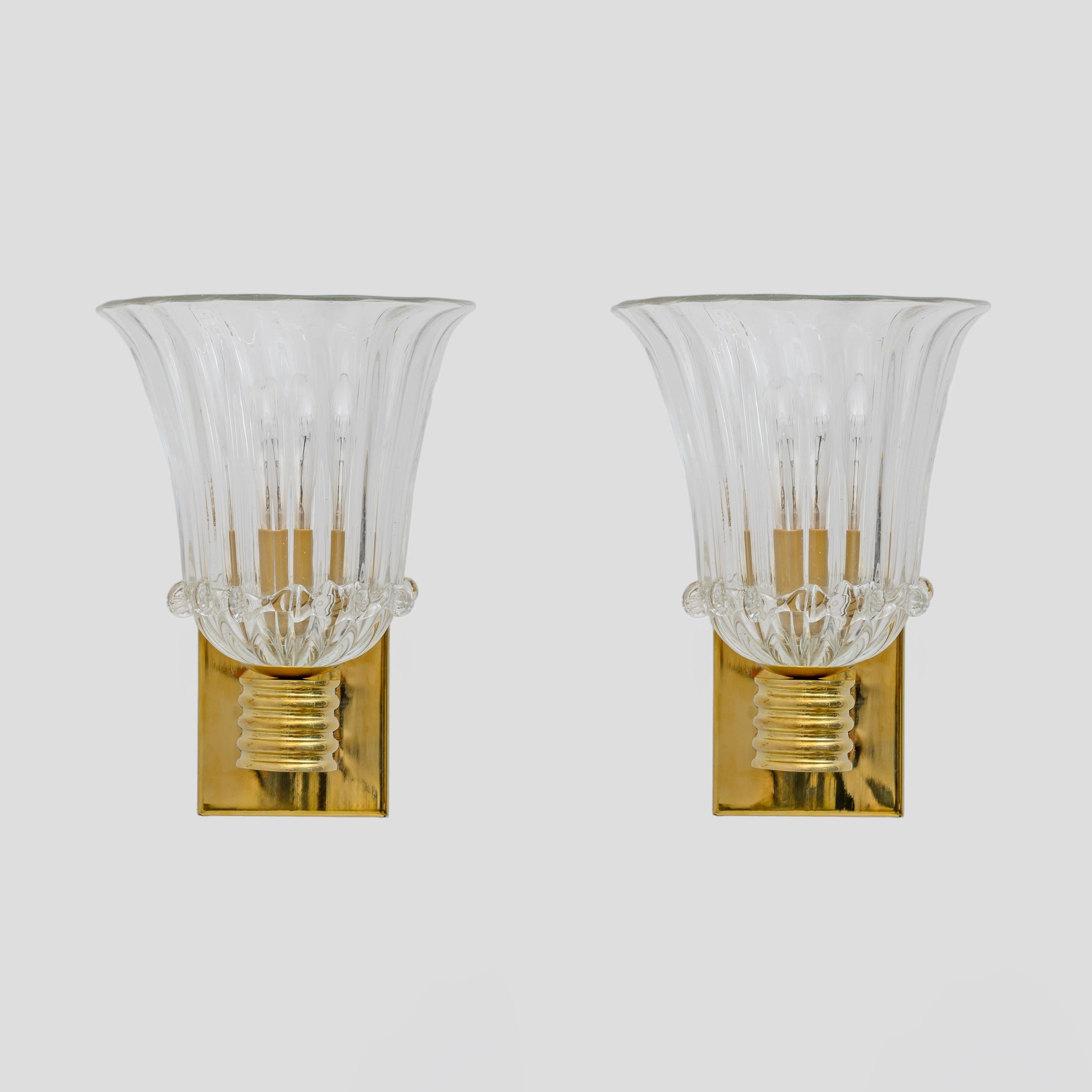 Attribuée à Barovier&Toso Paire d'appliques en laiton et verre de Murano en vente 1